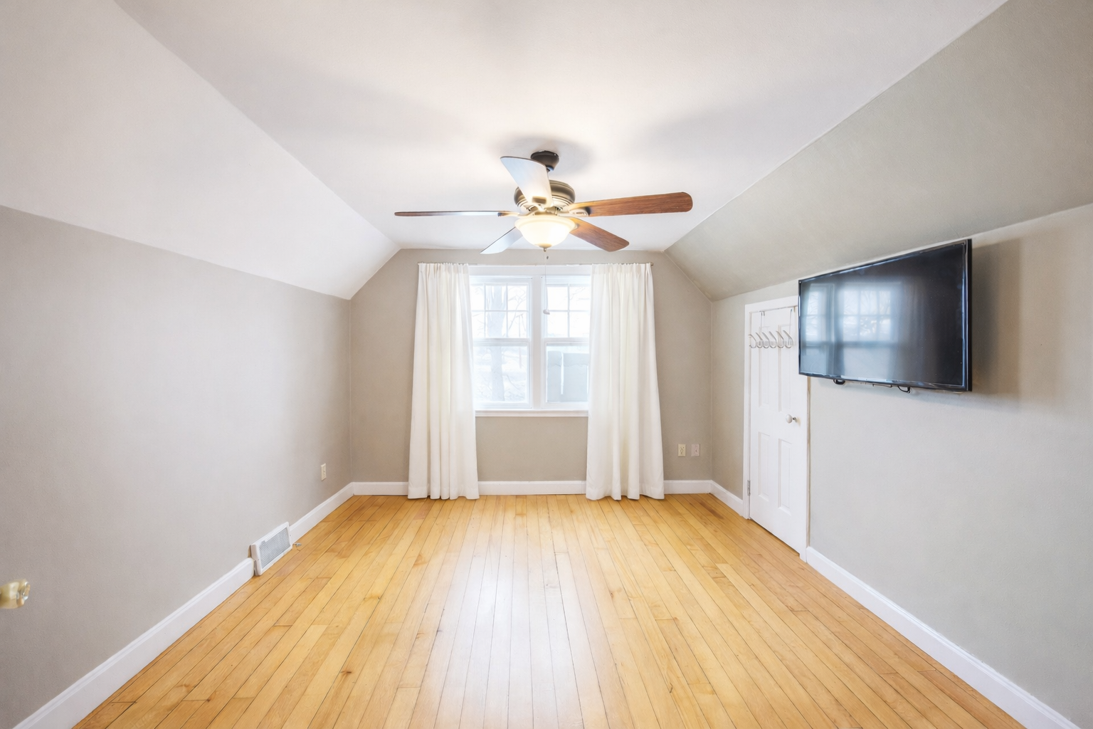 10550 New Prague Boulevard Property Photo 25