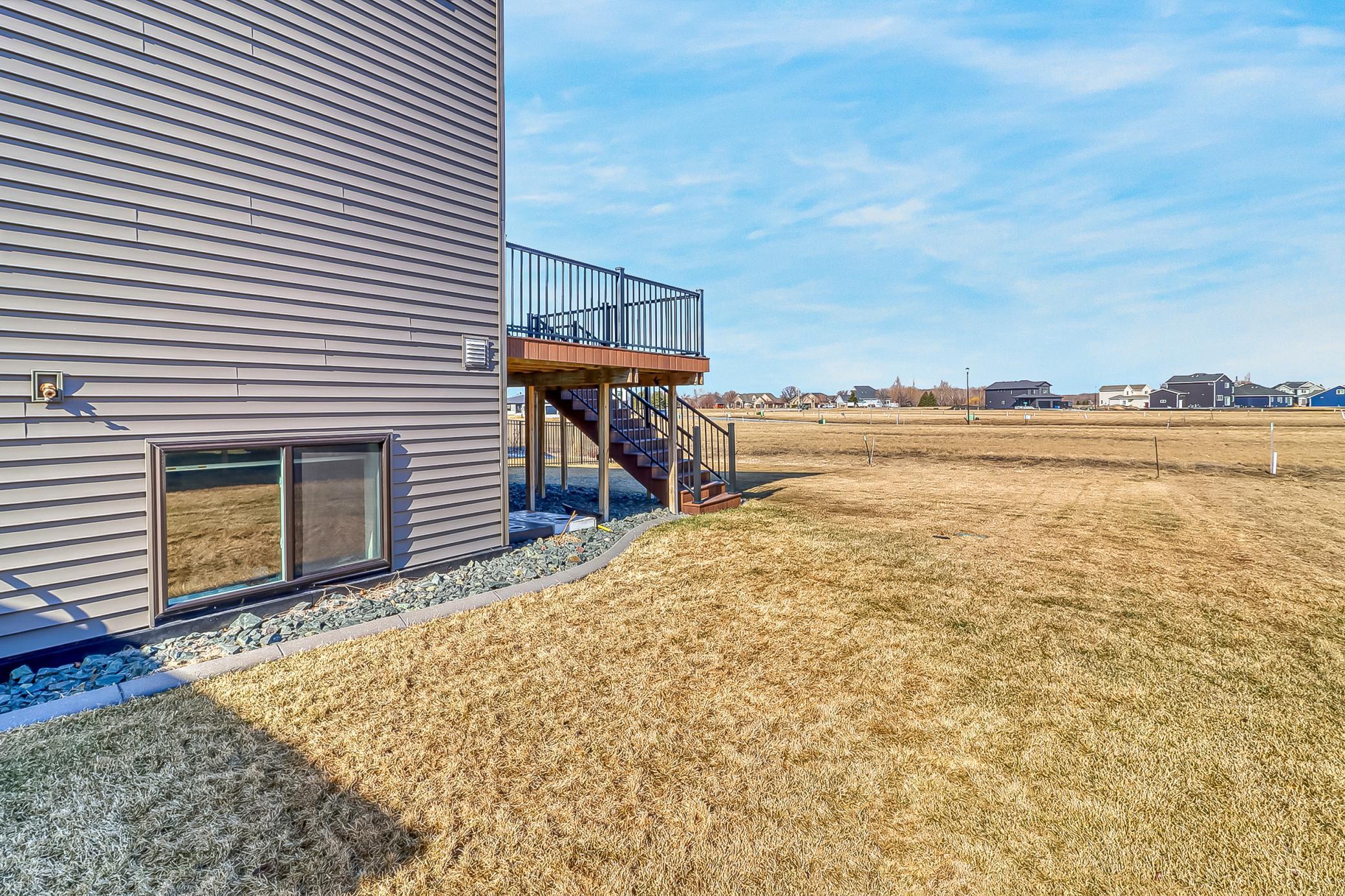 442 Hampton Drive W Property Photo 10