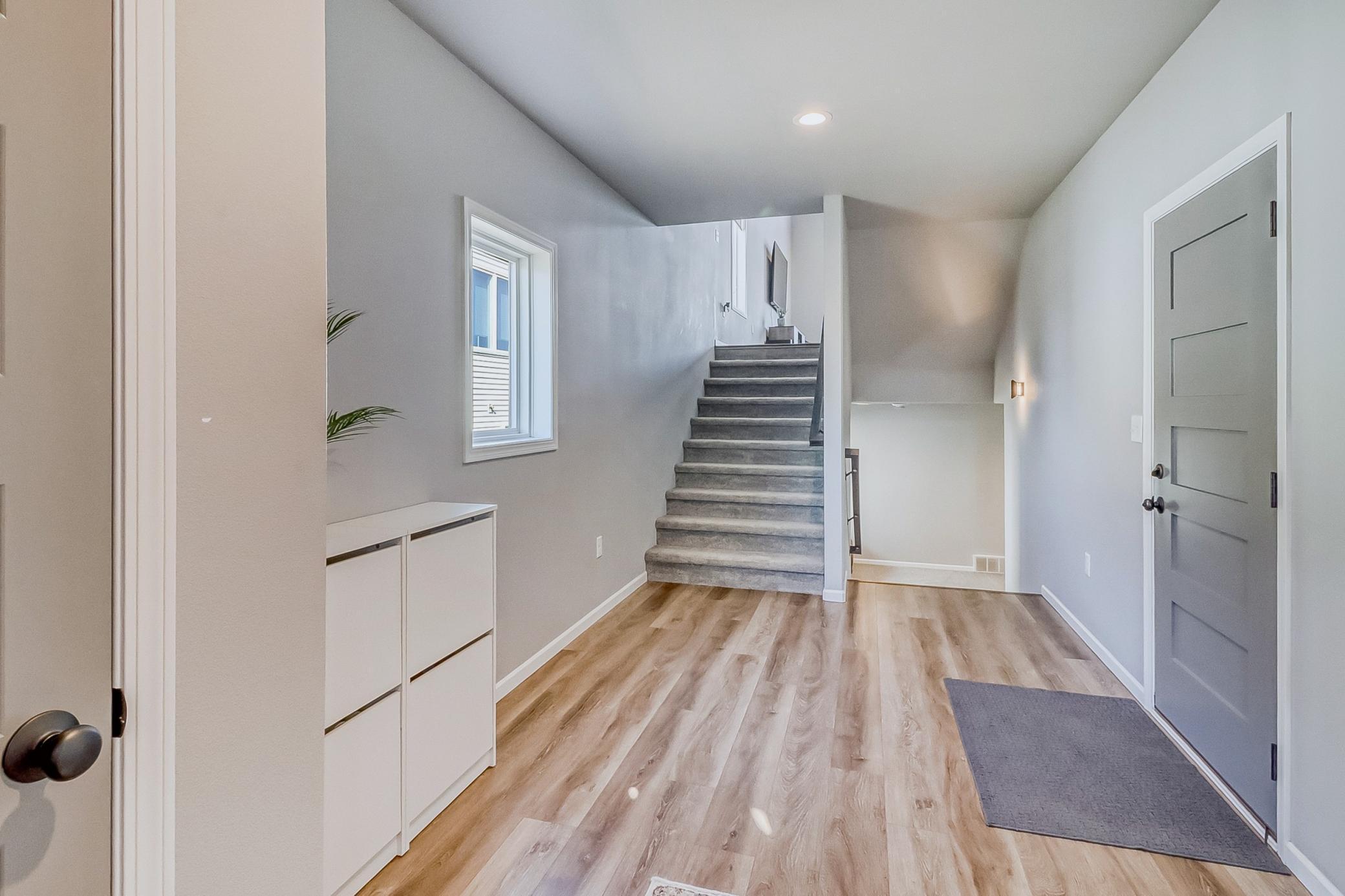 442 Hampton Drive W Property Photo 14