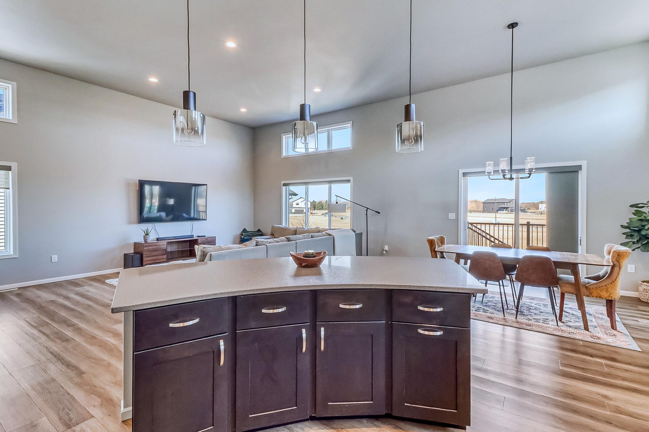 442 Hampton Drive W Property Photo 18