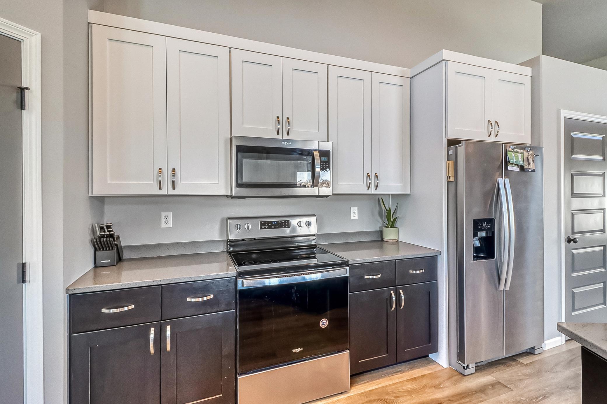 442 Hampton Drive W Property Photo 19