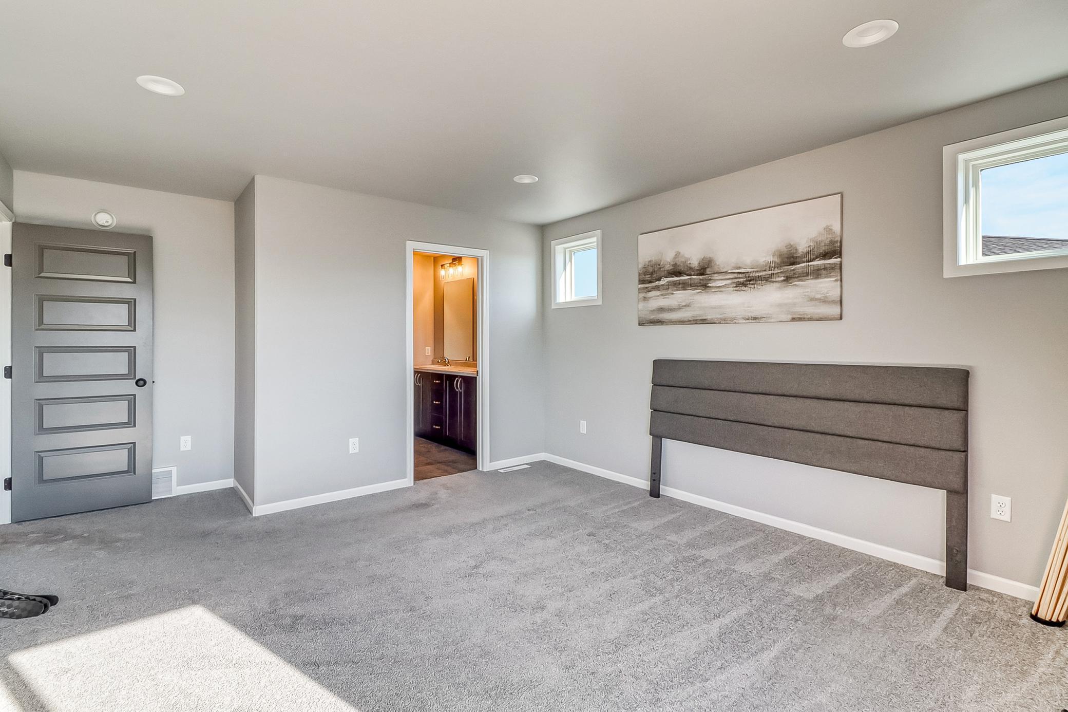 442 Hampton Drive W Property Photo 27