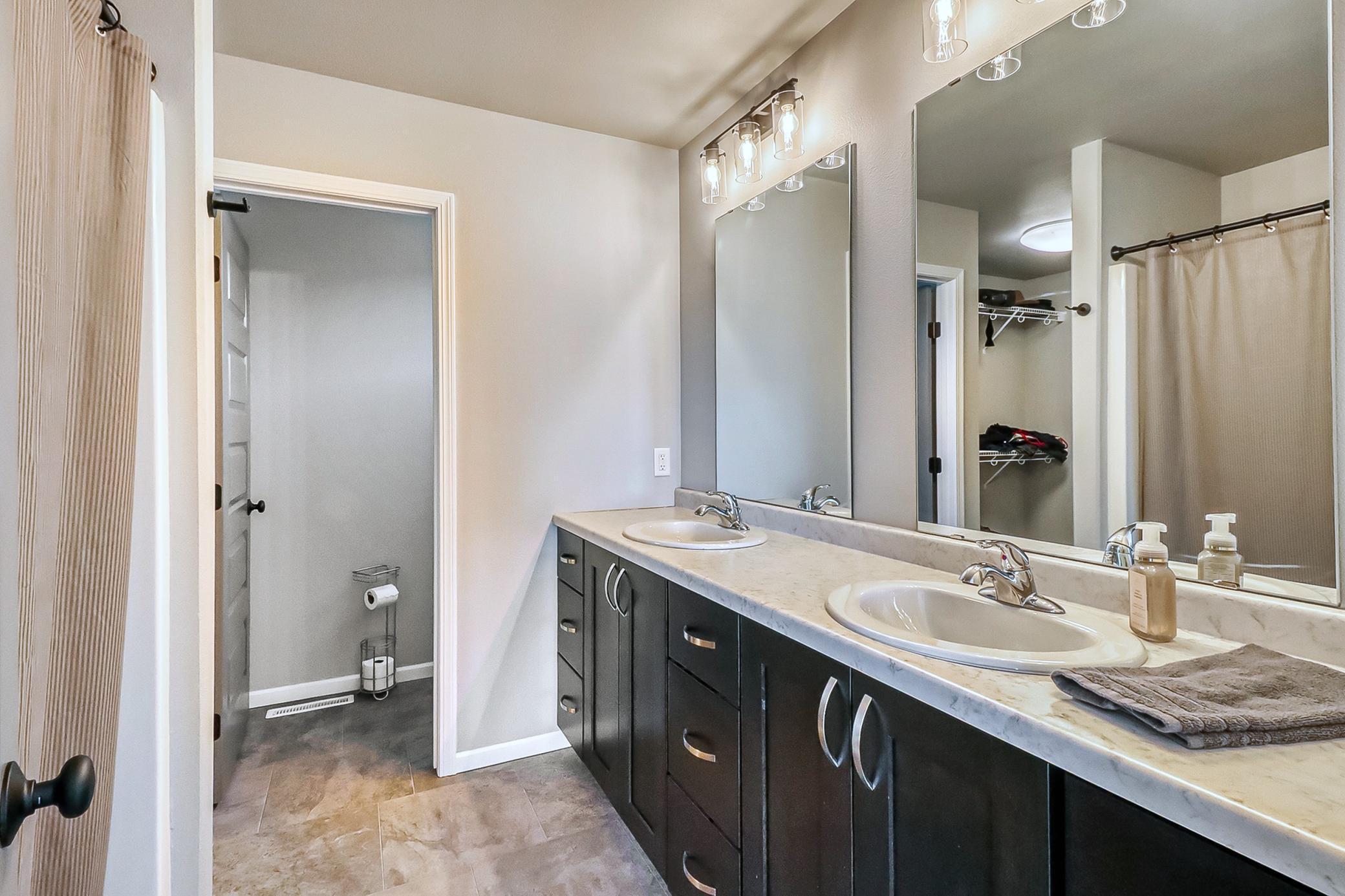 442 Hampton Drive W Property Photo 31