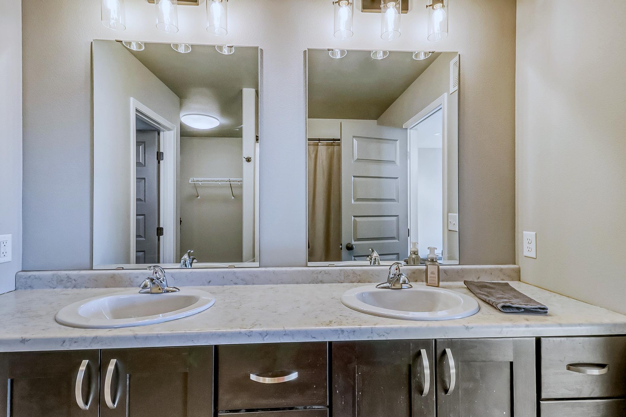 442 Hampton Drive W Property Photo 32
