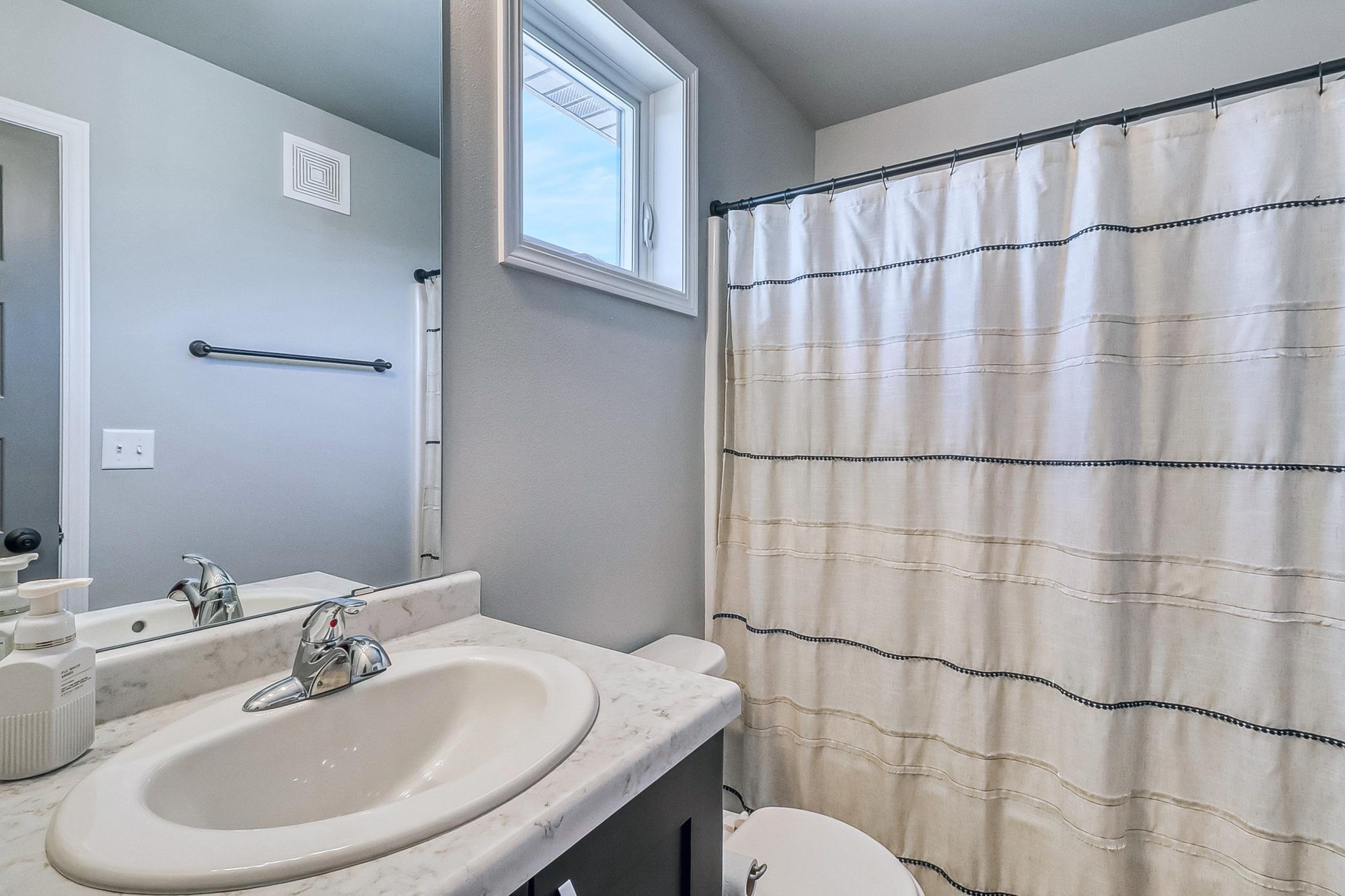 442 Hampton Drive W Property Photo 37