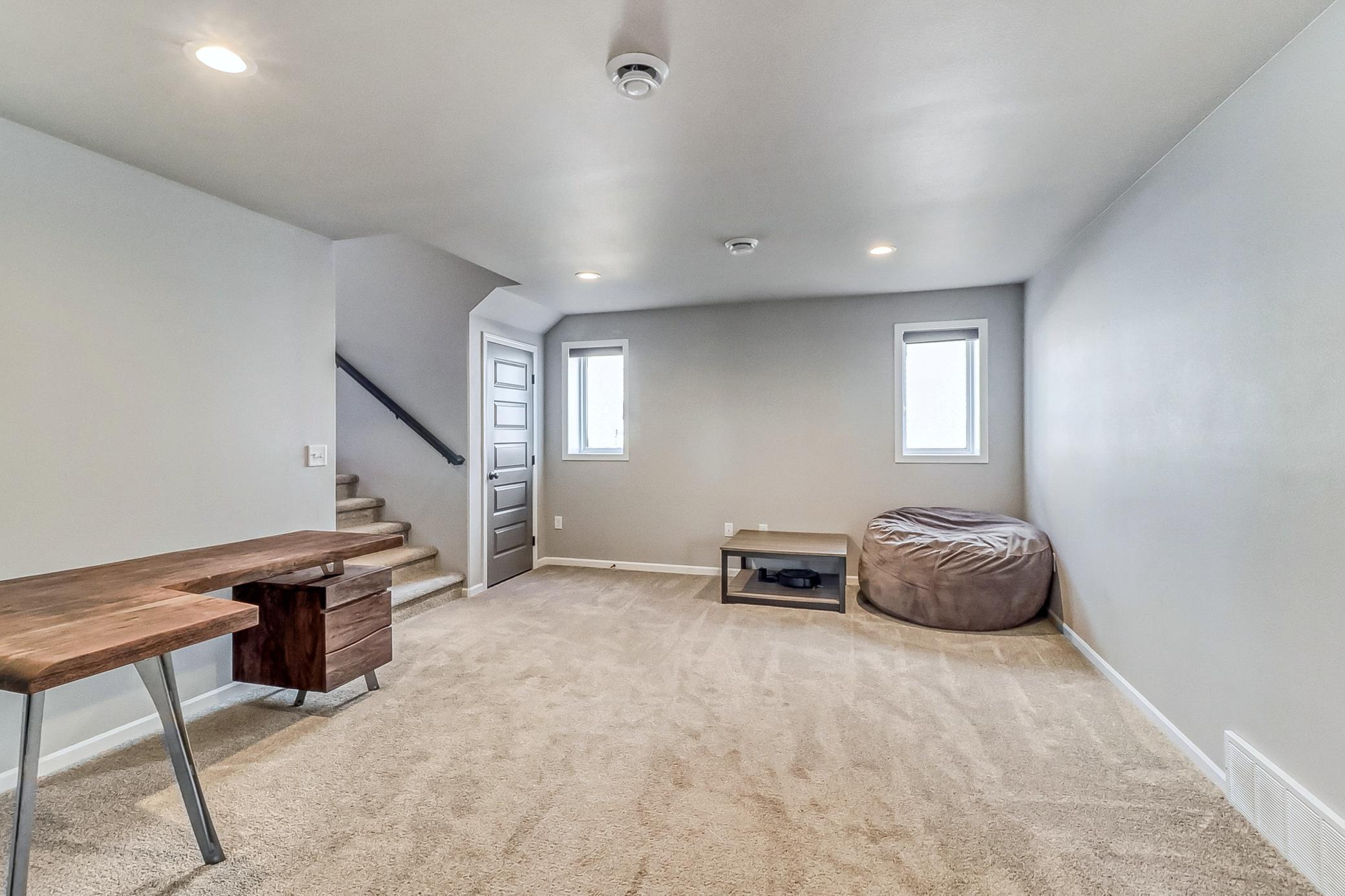 442 Hampton Drive W Property Photo 40