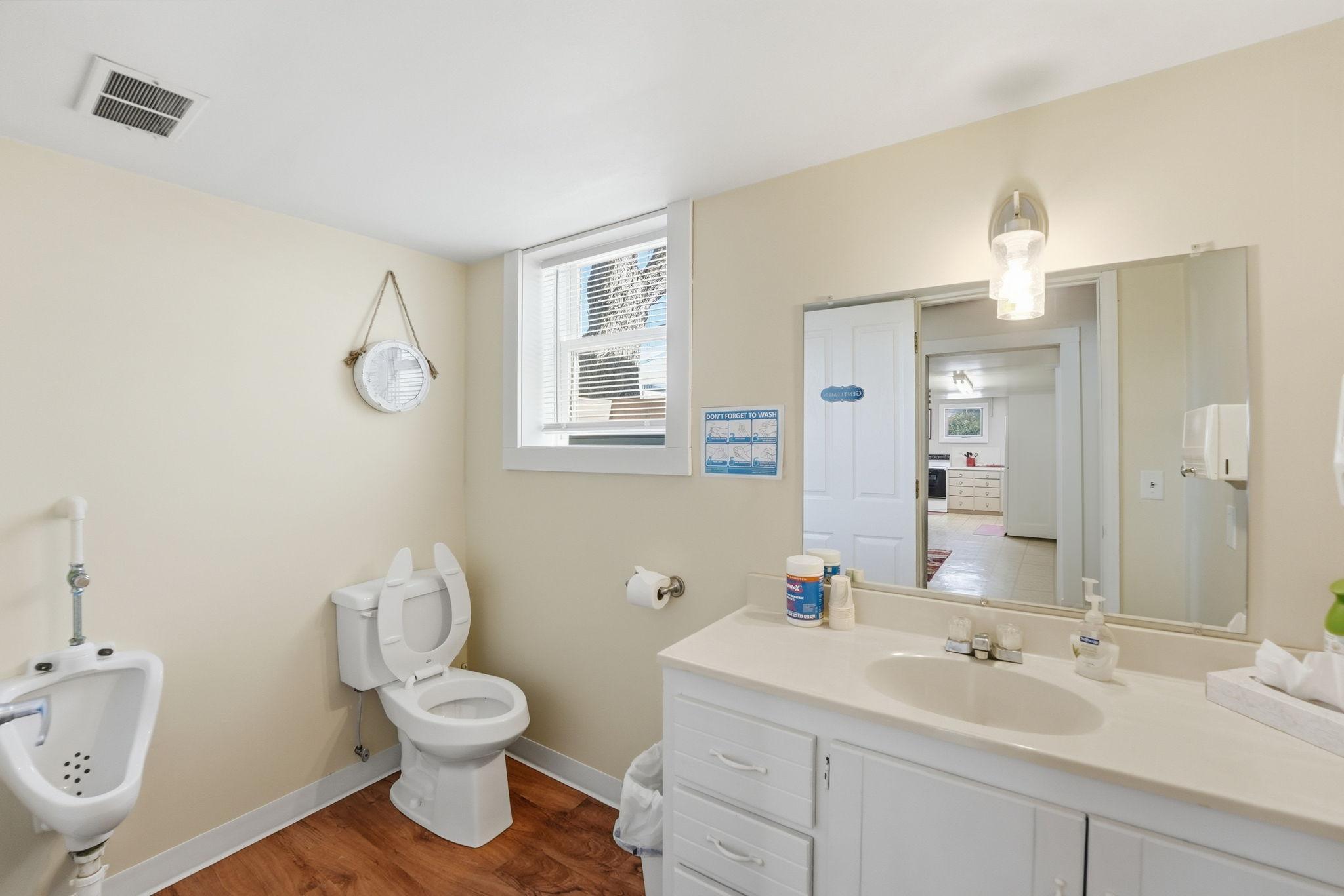 211 E 1st Avenue Property Photo 14
