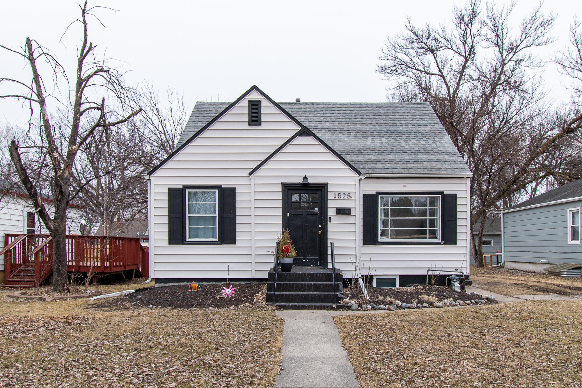 1525 10th Street N Property Photo 1