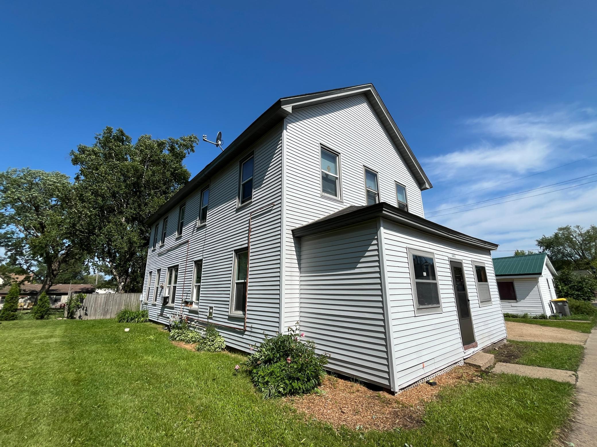 1040 7th Avenue Property Photo 1