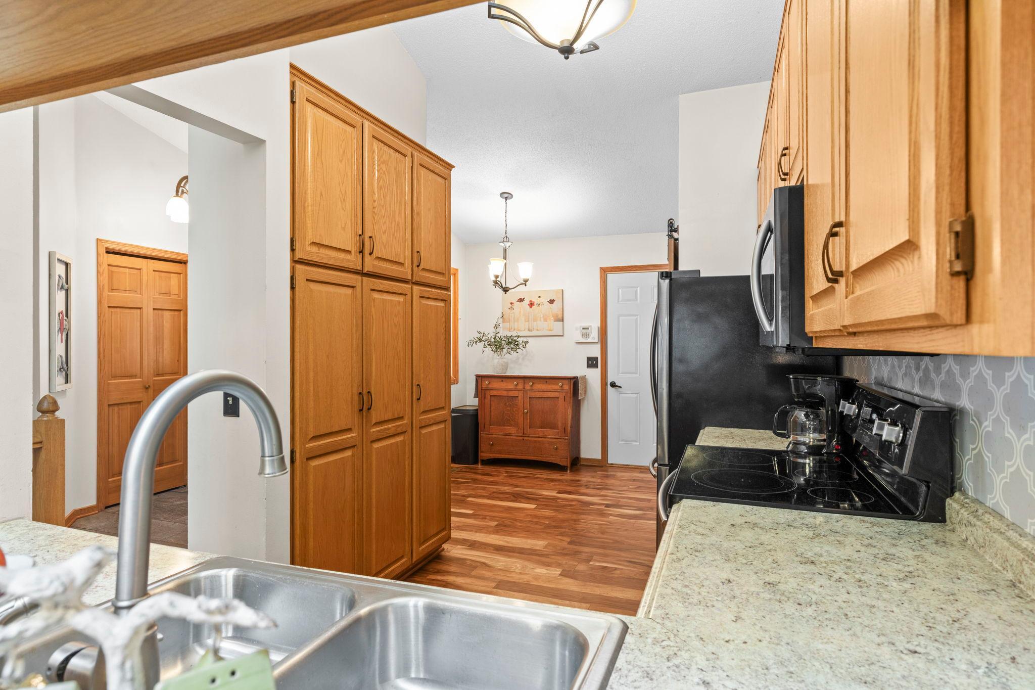 14621 Embassy Avenue Property Photo 7