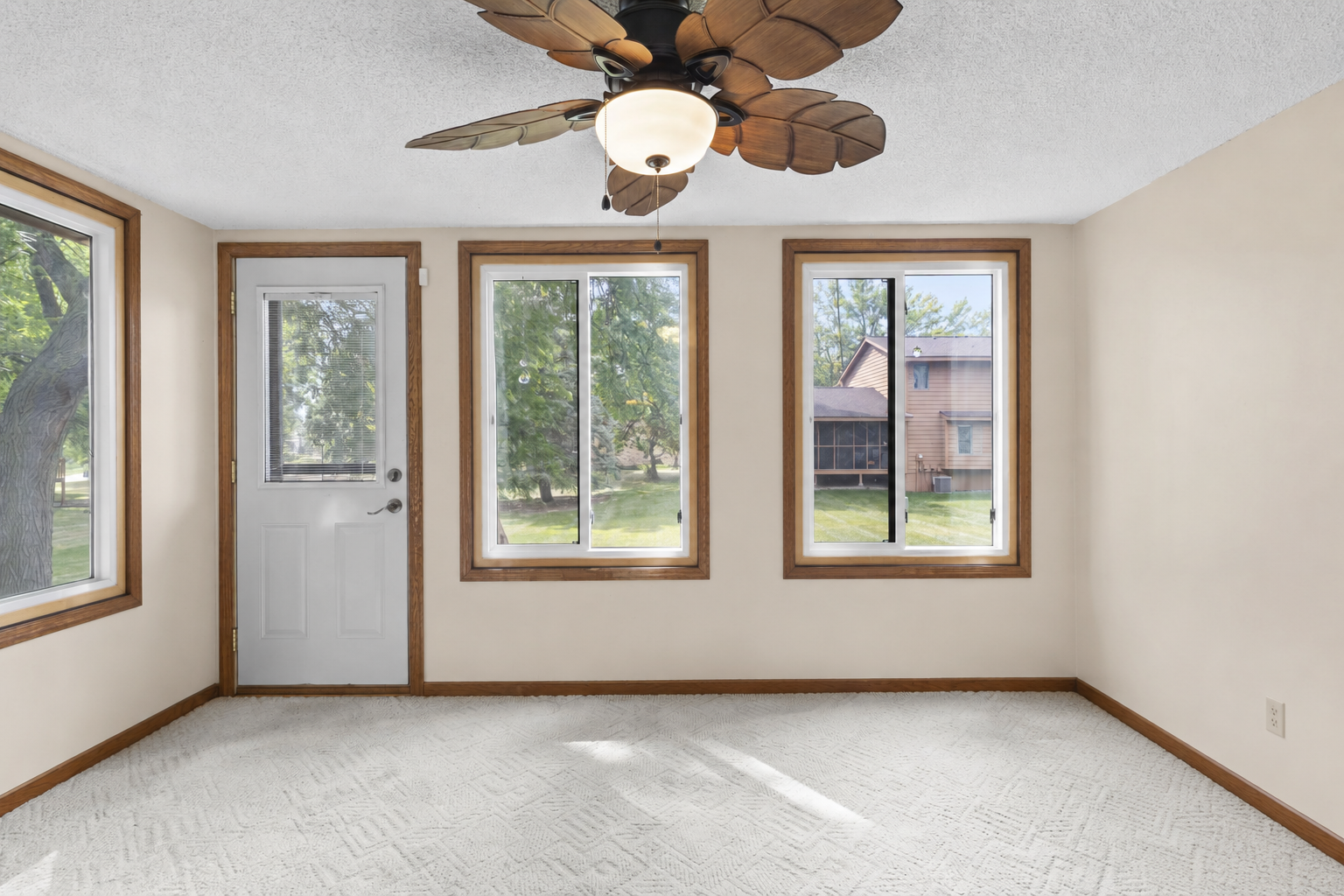 14621 Embassy Avenue Property Photo 17
