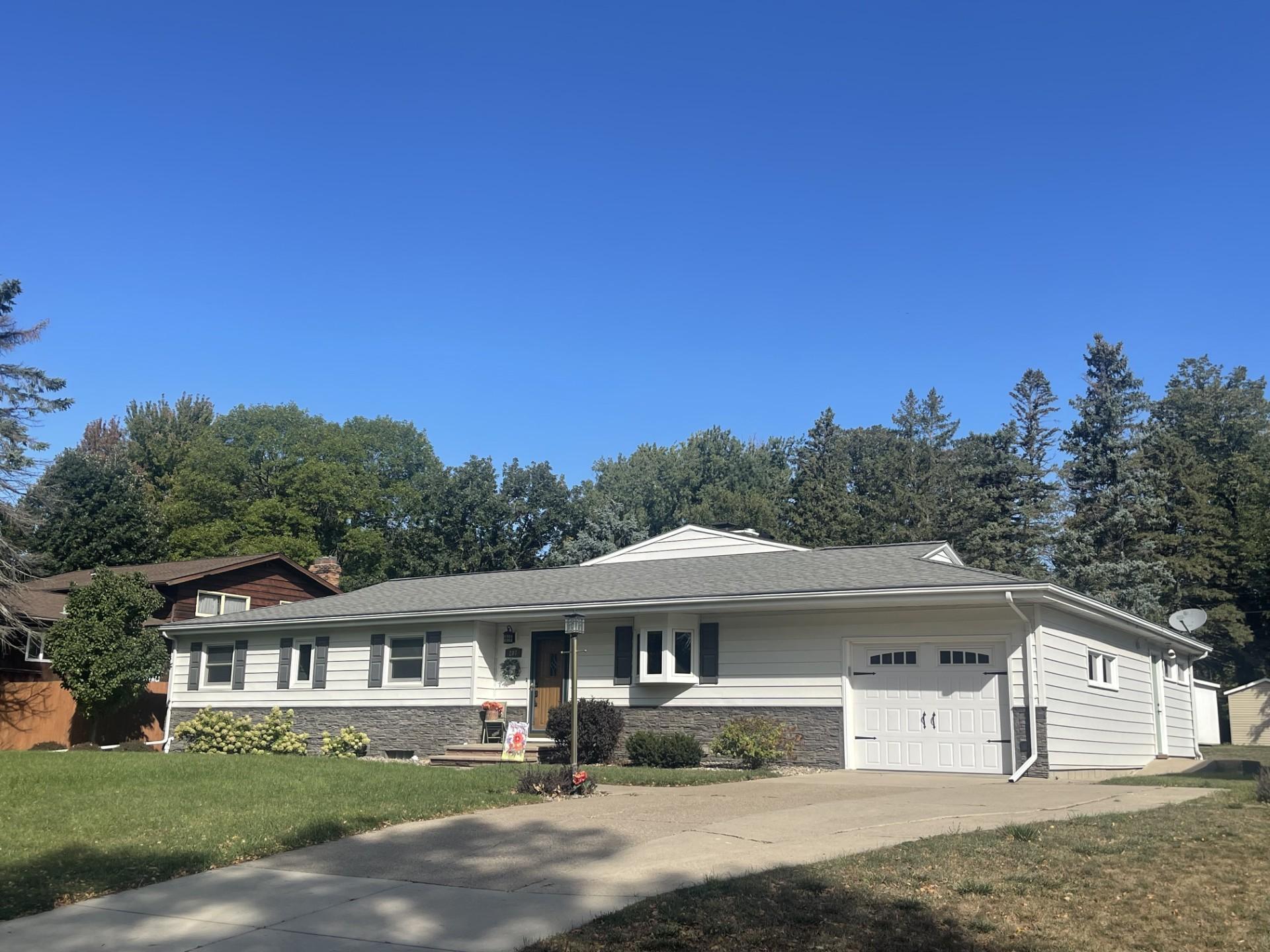 207 E Hollett Street Property Photo 1