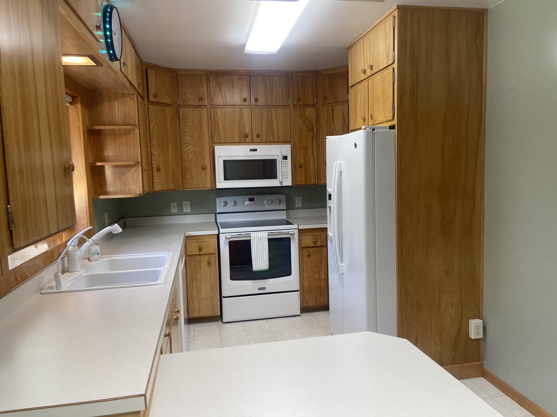 207 E Hollett Street Property Photo 4