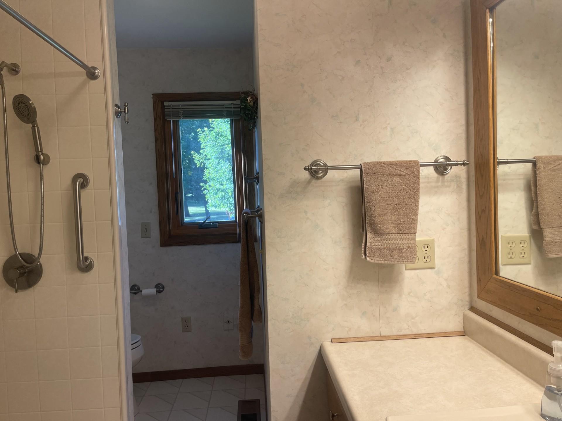 207 E Hollett Street Property Photo 5