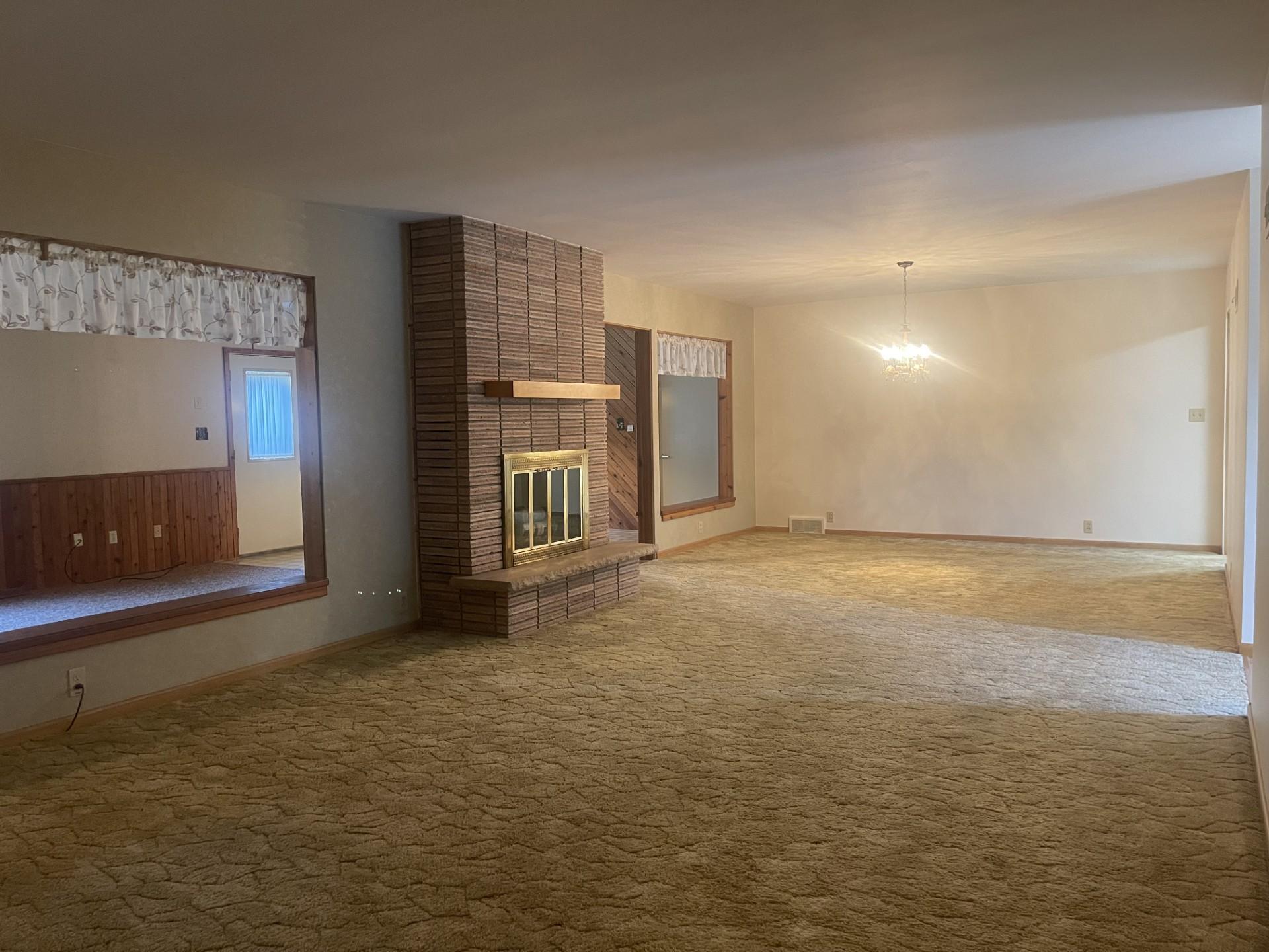 207 E Hollett Street Property Photo 7