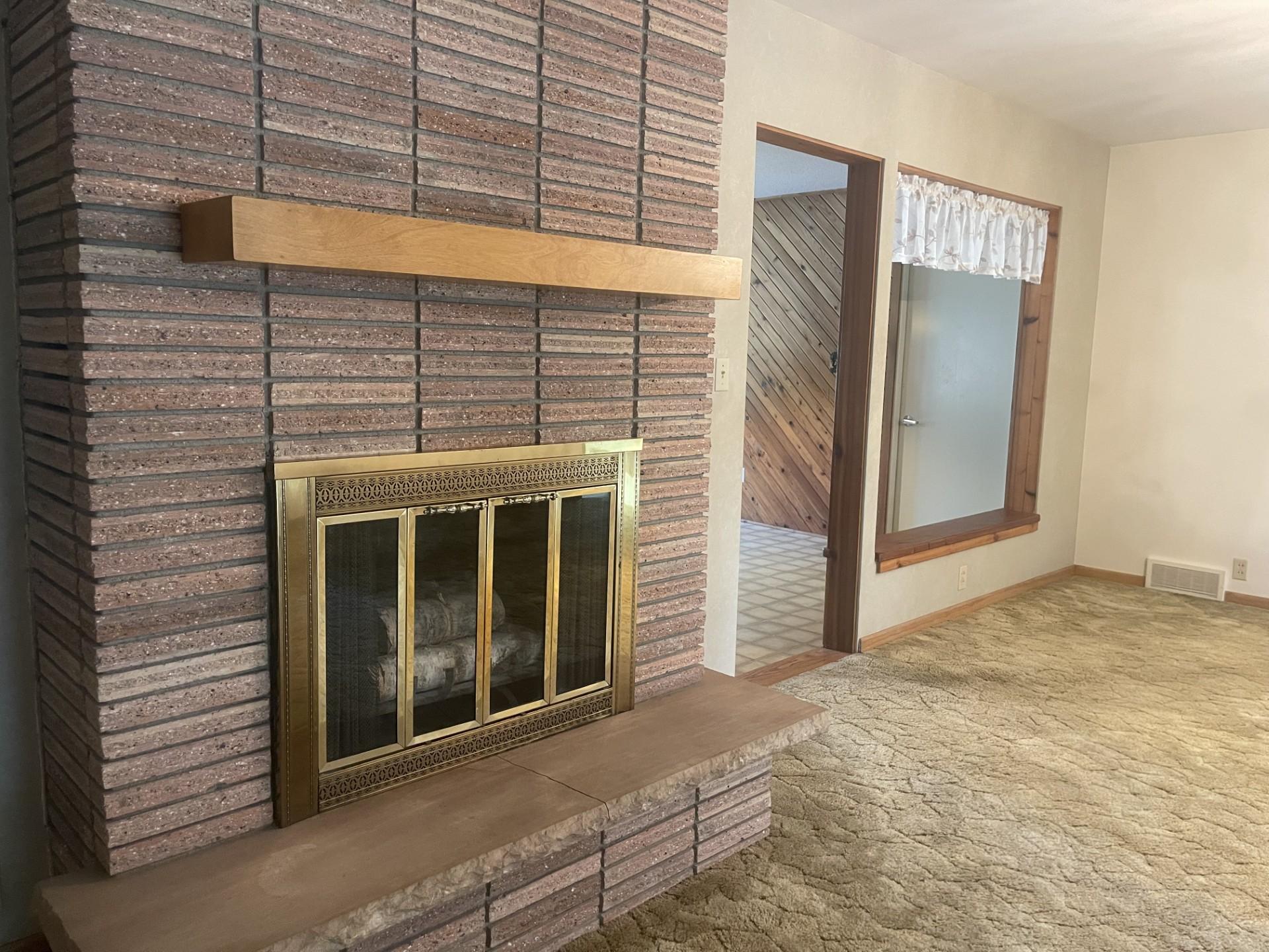 207 E Hollett Street Property Photo 8
