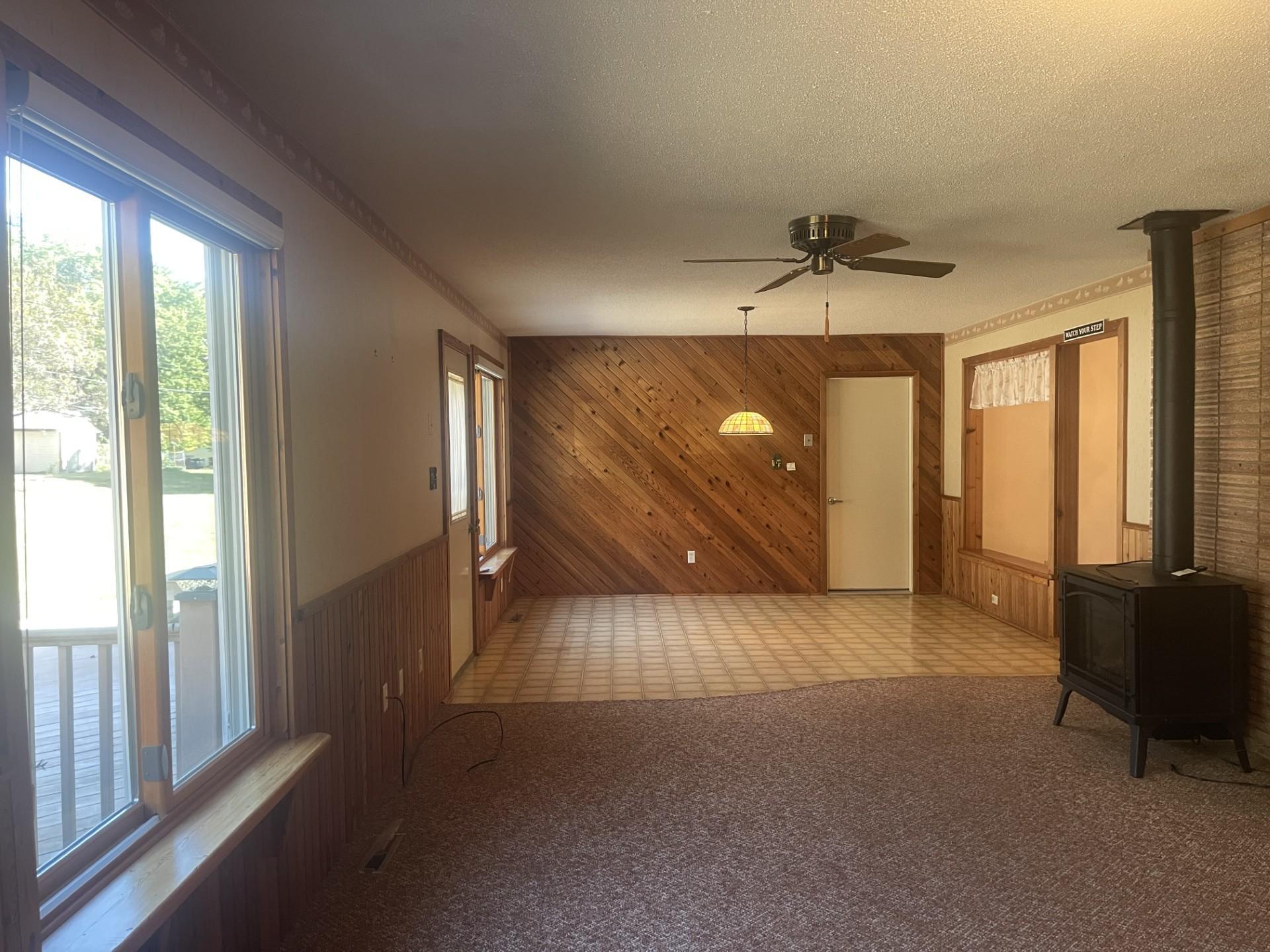 207 E Hollett Street Property Photo 9