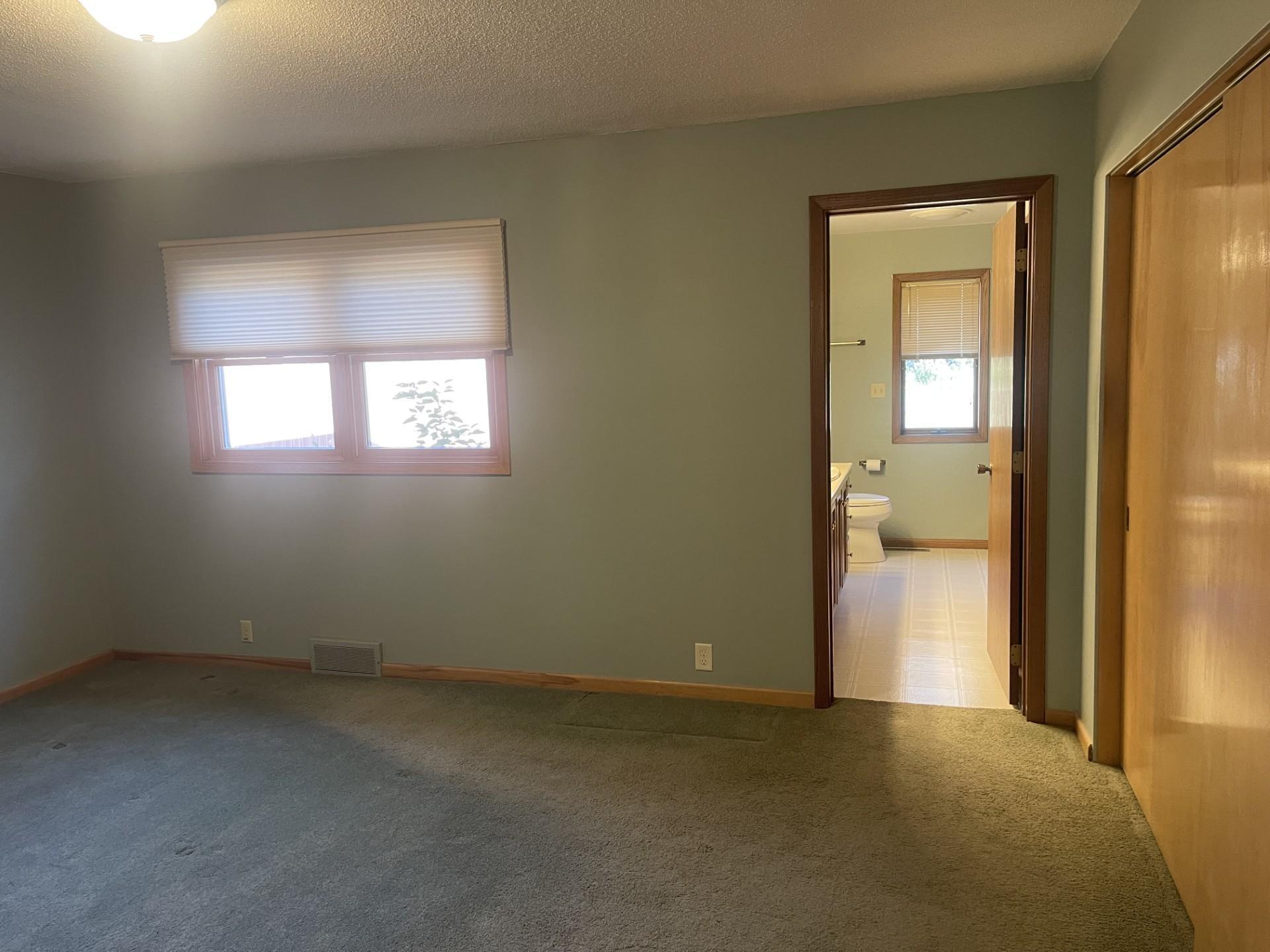 207 E Hollett Street Property Photo 11