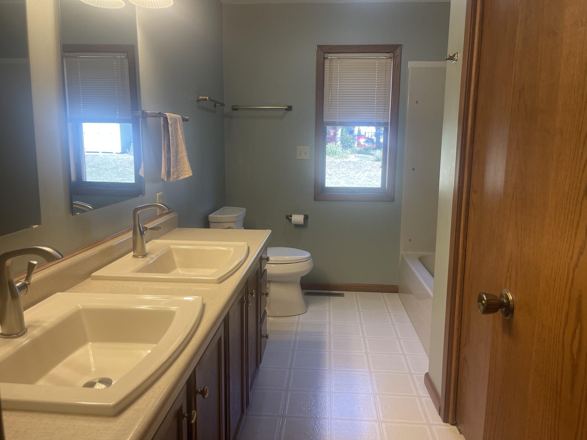 207 E Hollett Street Property Photo 38