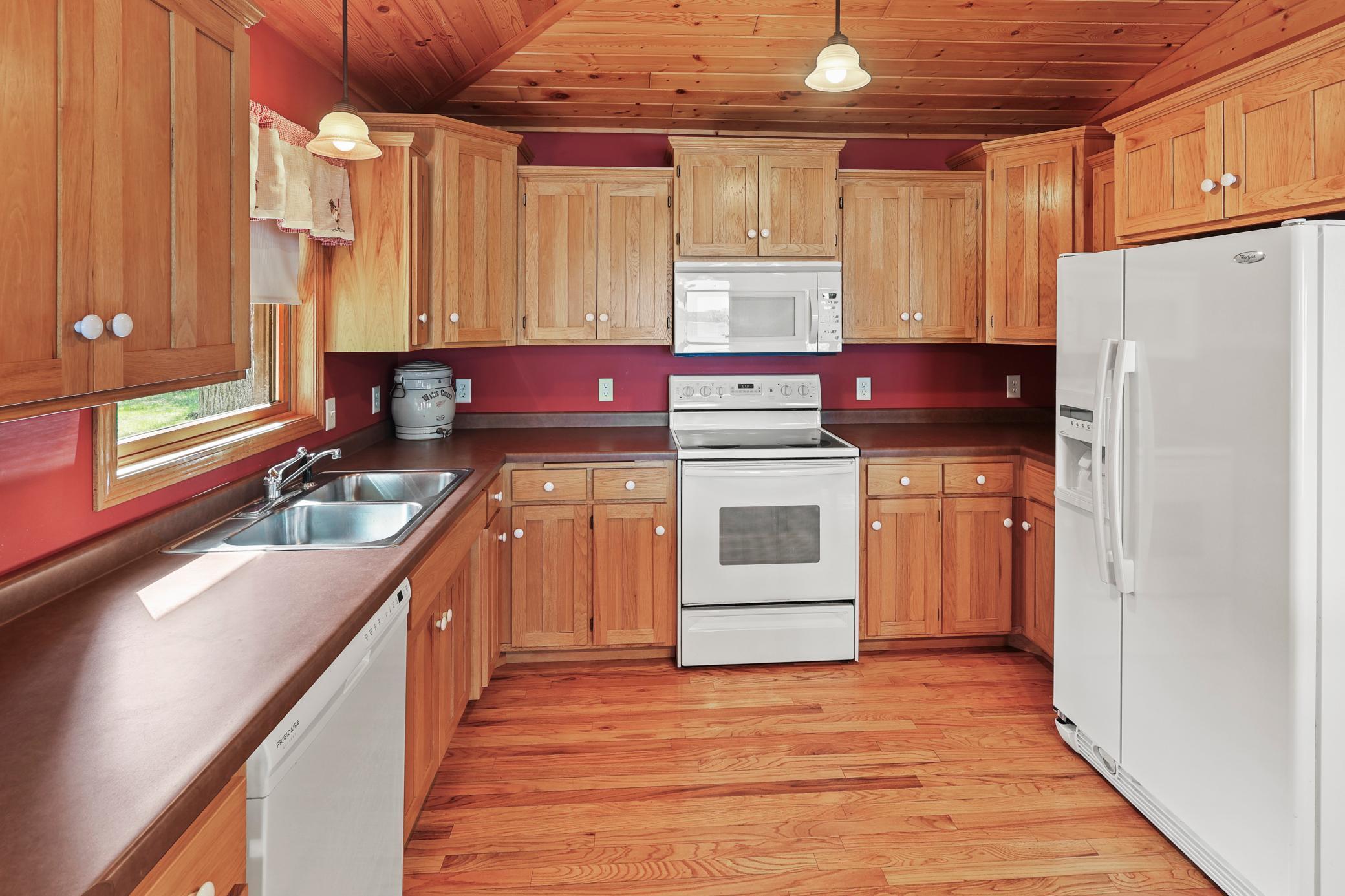 10209 Amery Avenue Nw Property Photo 6