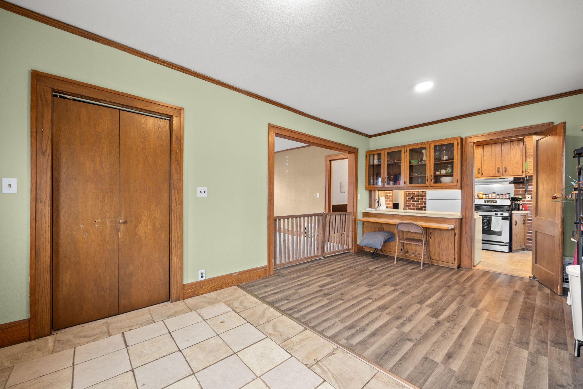 514 W Mill Street Property Photo 6