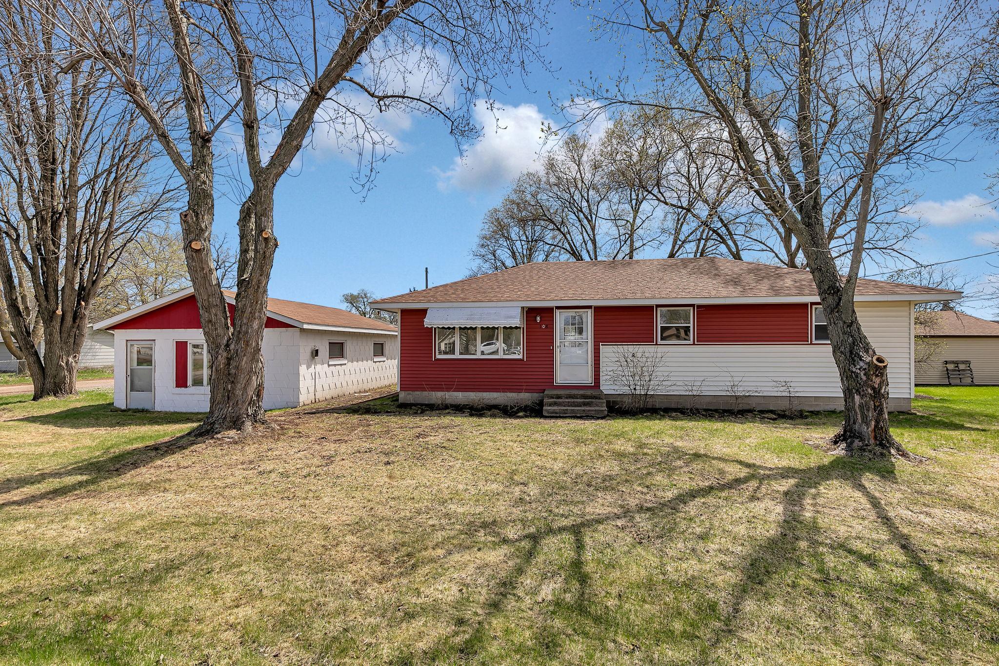 108 Birch Street E Property Photo 1