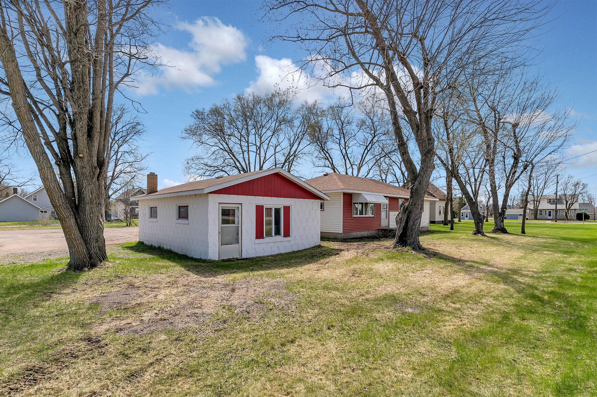 108 Birch Street E Property Photo 2