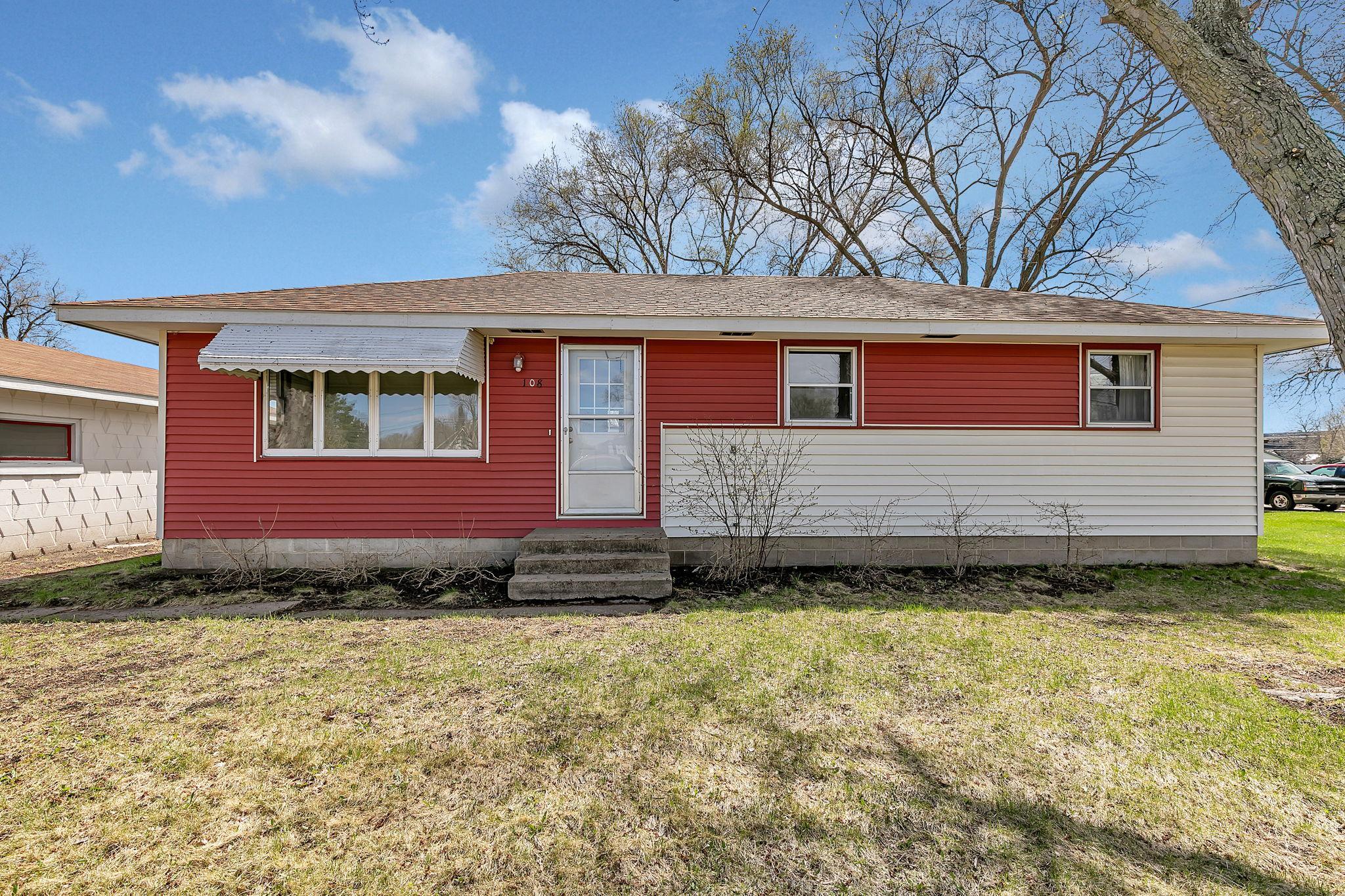 108 Birch Street E Property Photo 3