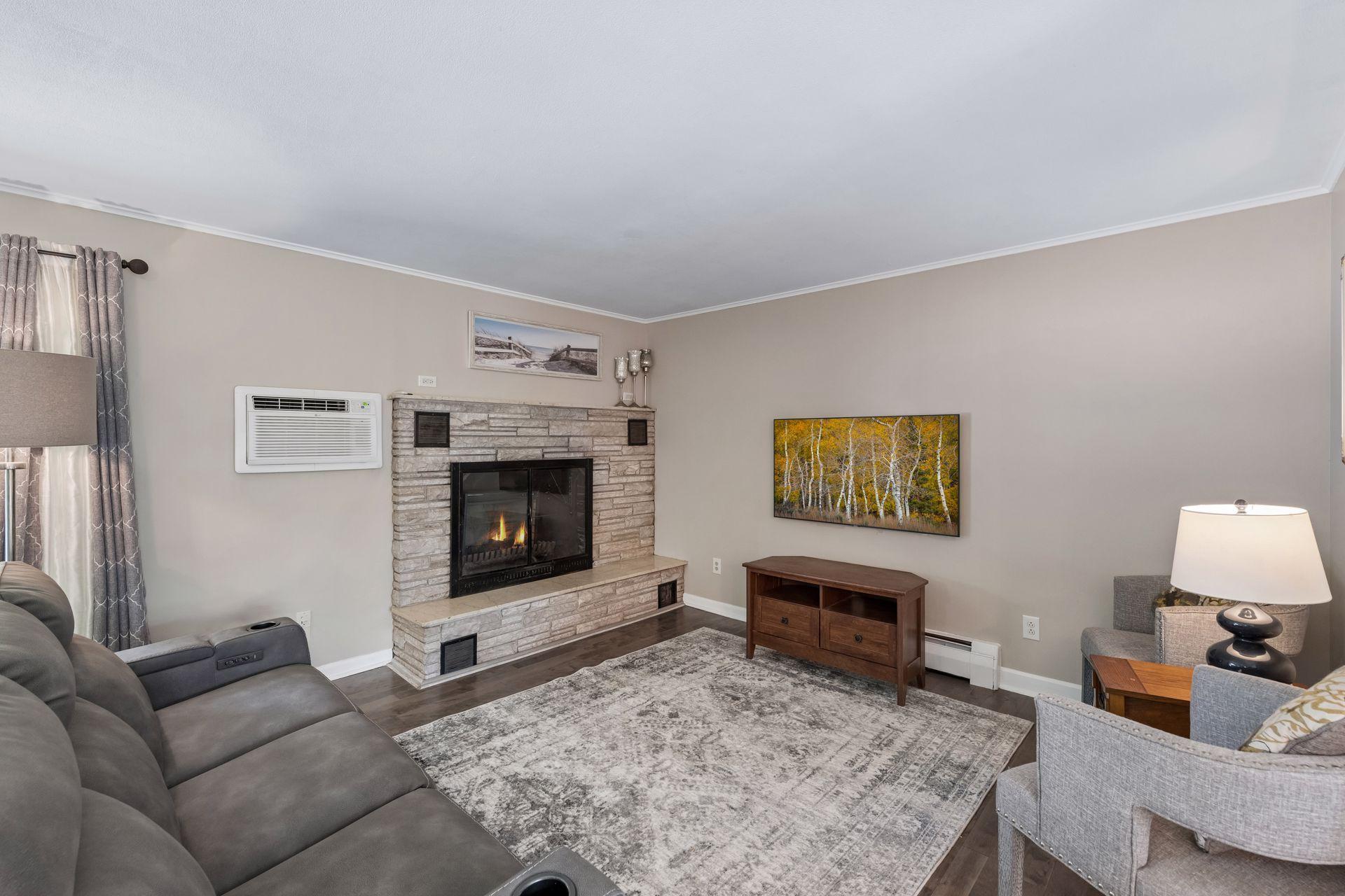 4569 Shoreline Drive Property Photo 4