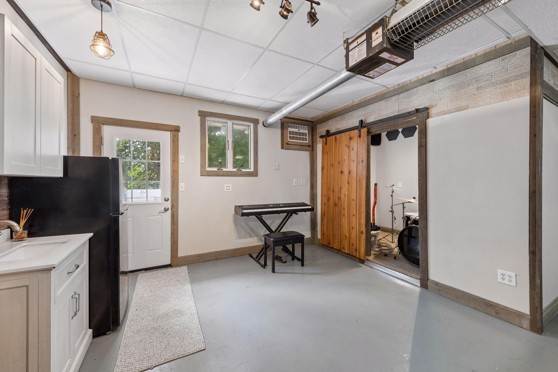 4569 Shoreline Drive Property Photo 12
