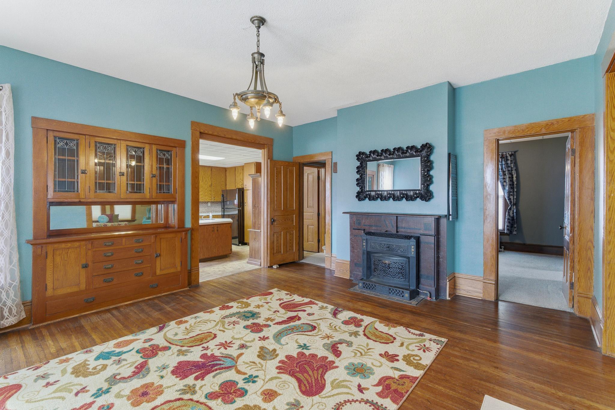 125 E 2nd Street Property Photo 7