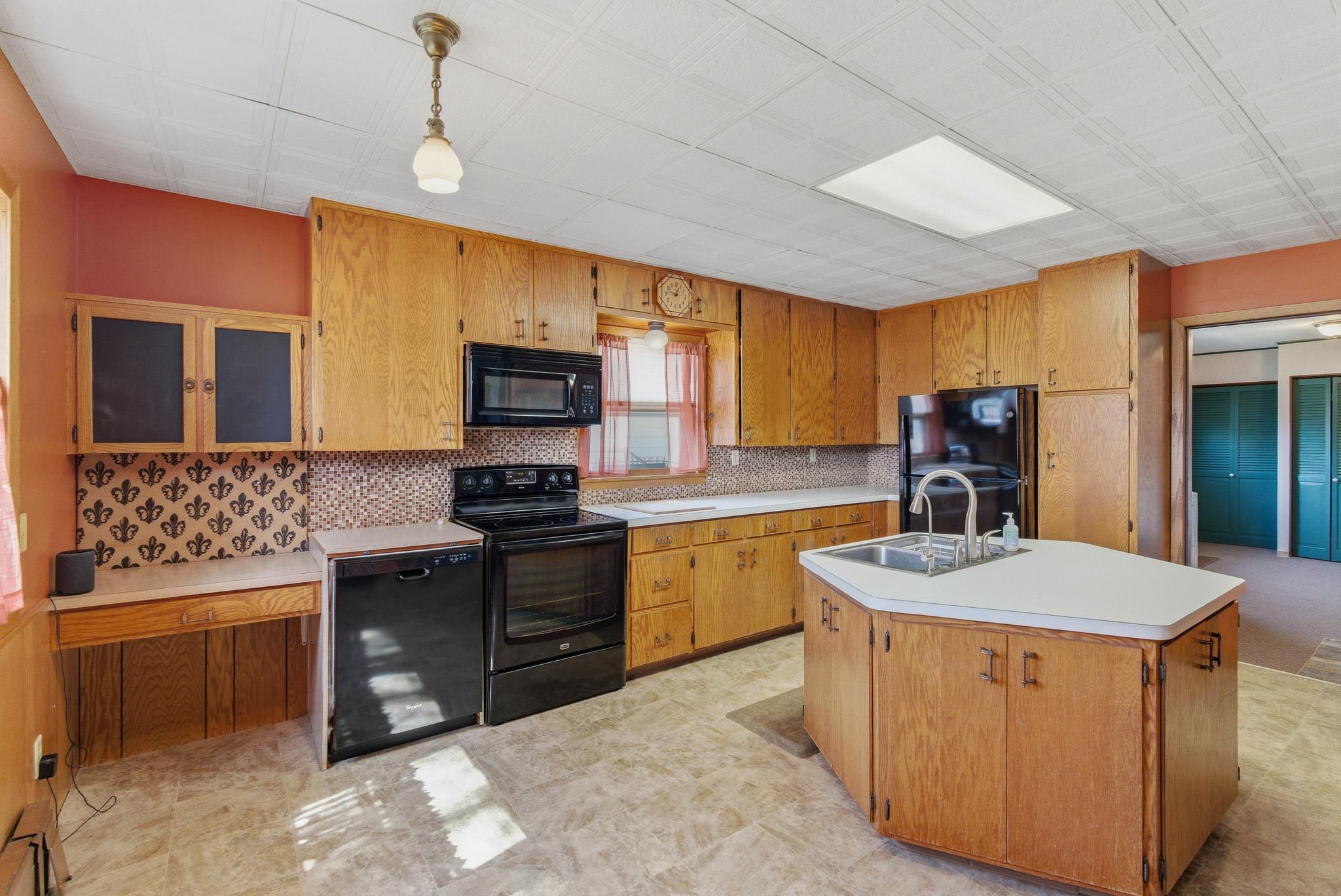 125 E 2nd Street Property Photo 10