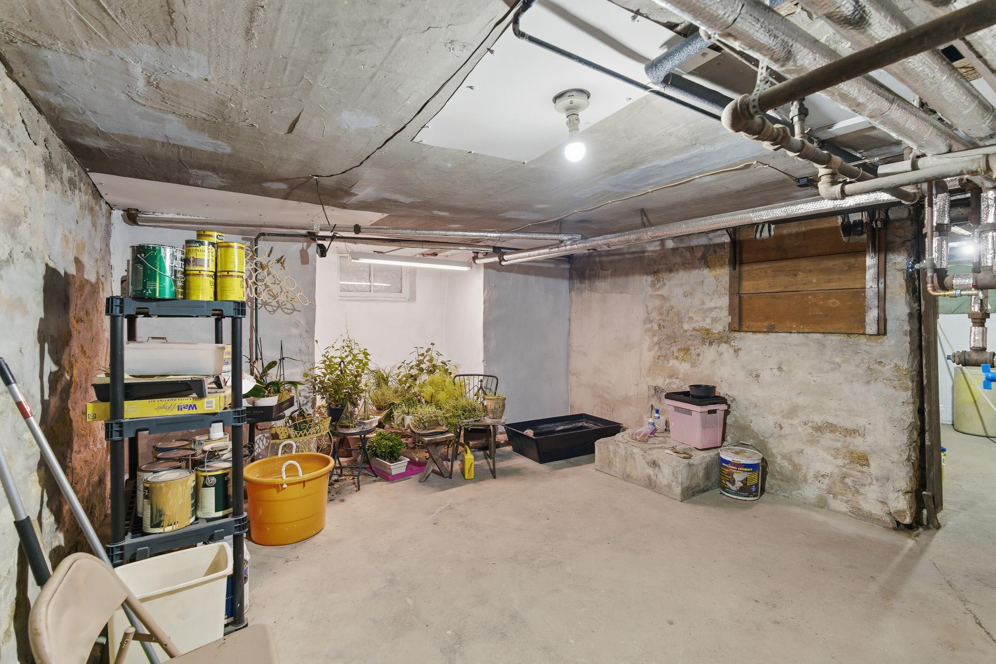 125 E 2nd Street Property Photo 25