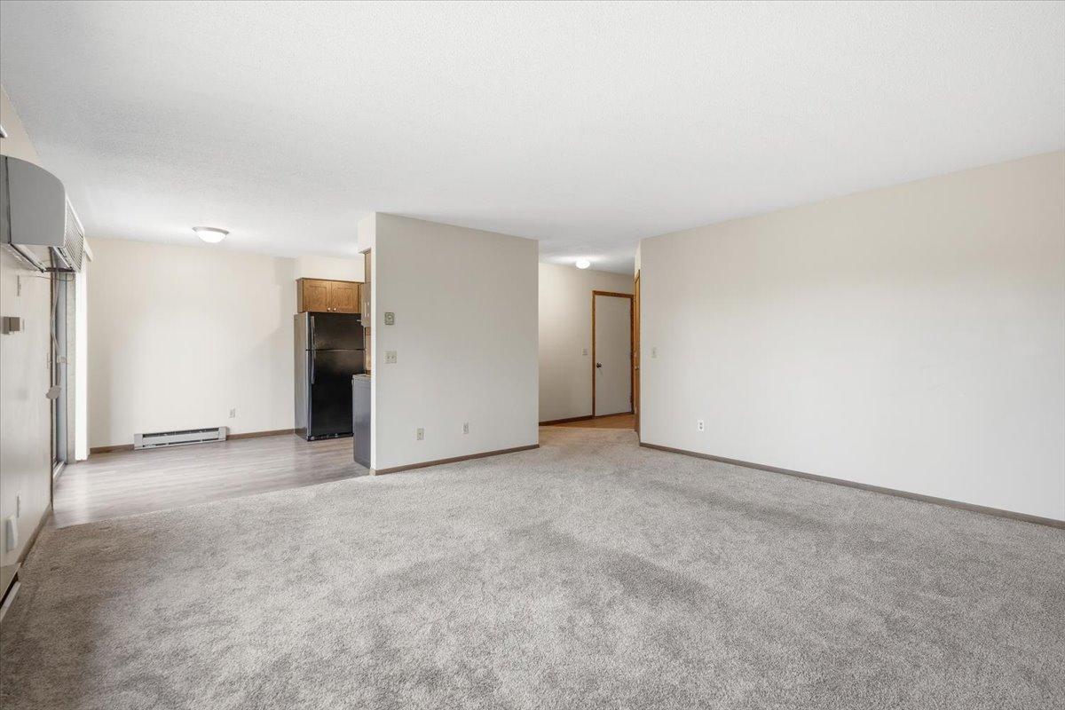 754 E 11th Street Property Photo 3