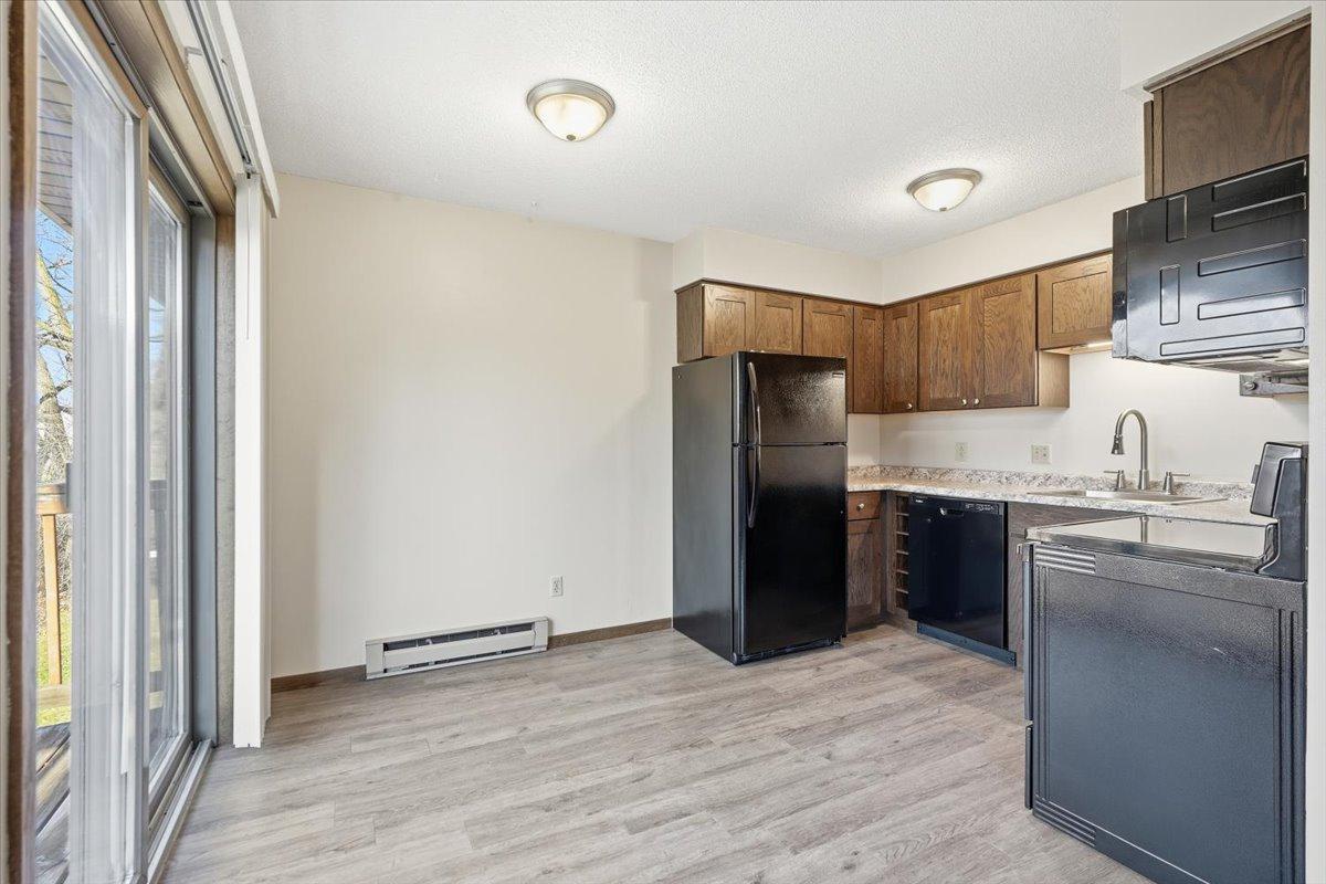754 E 11th Street Property Photo 5