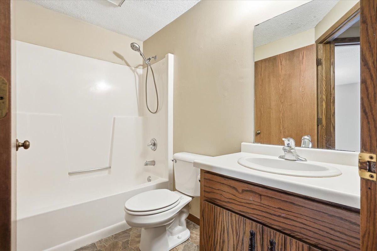 754 E 11th Street Property Photo 16
