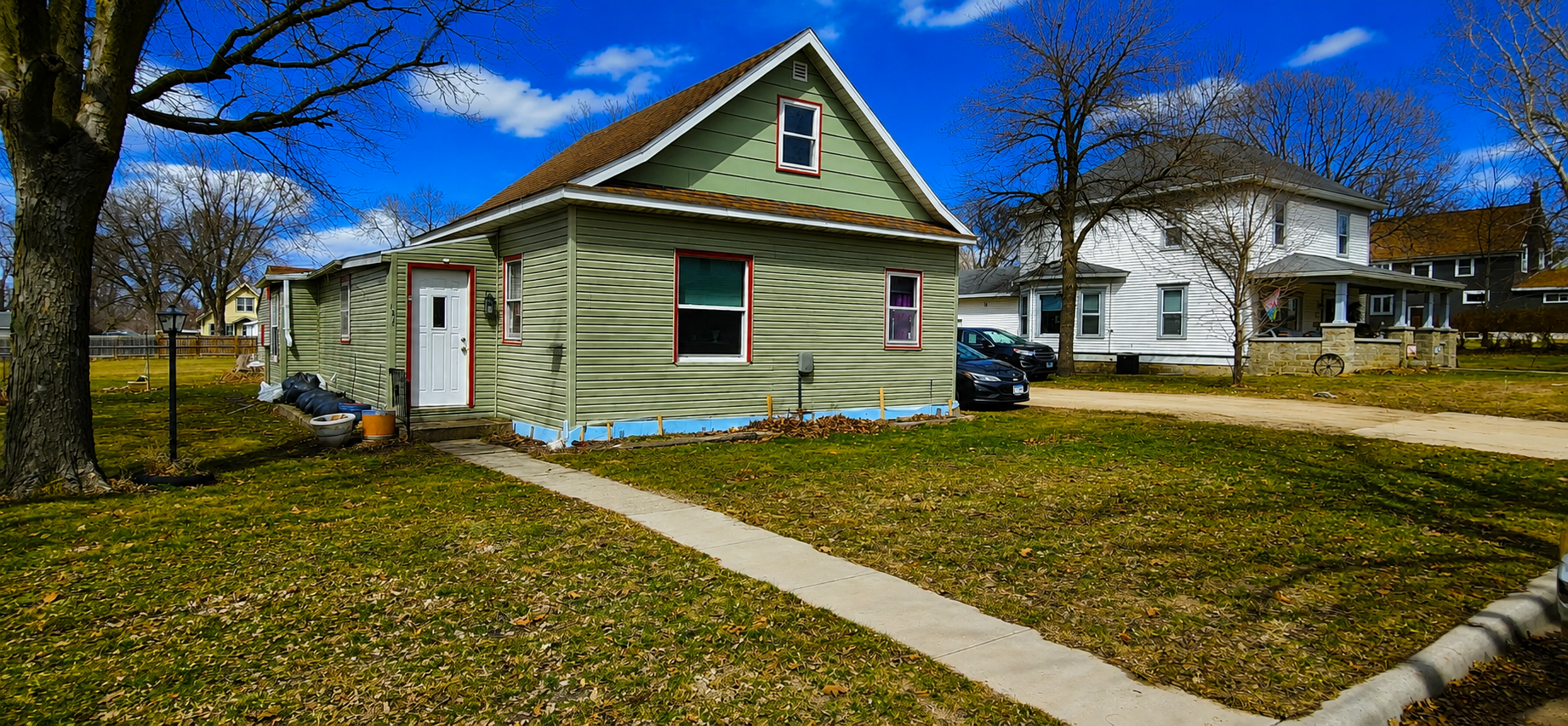 131 E Schlieman Avenue Property Photo 1