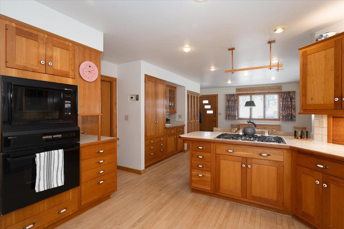 2931 Greysolon Road Property Photo 4
