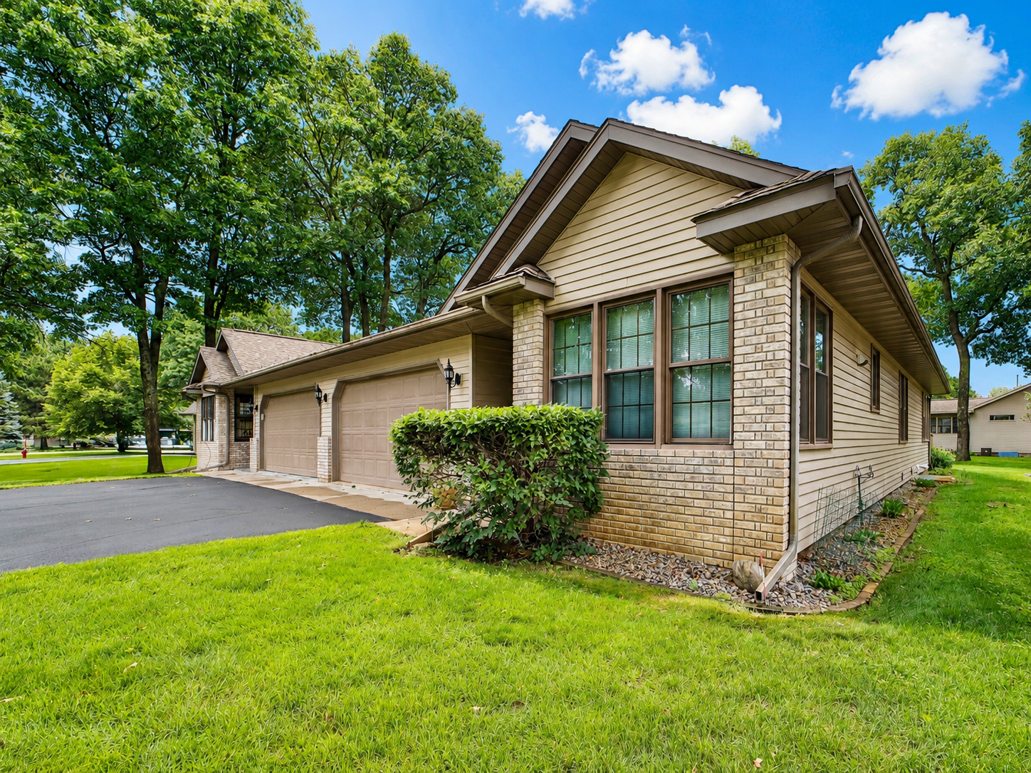14330 Northwoods Drive Property Photo 2