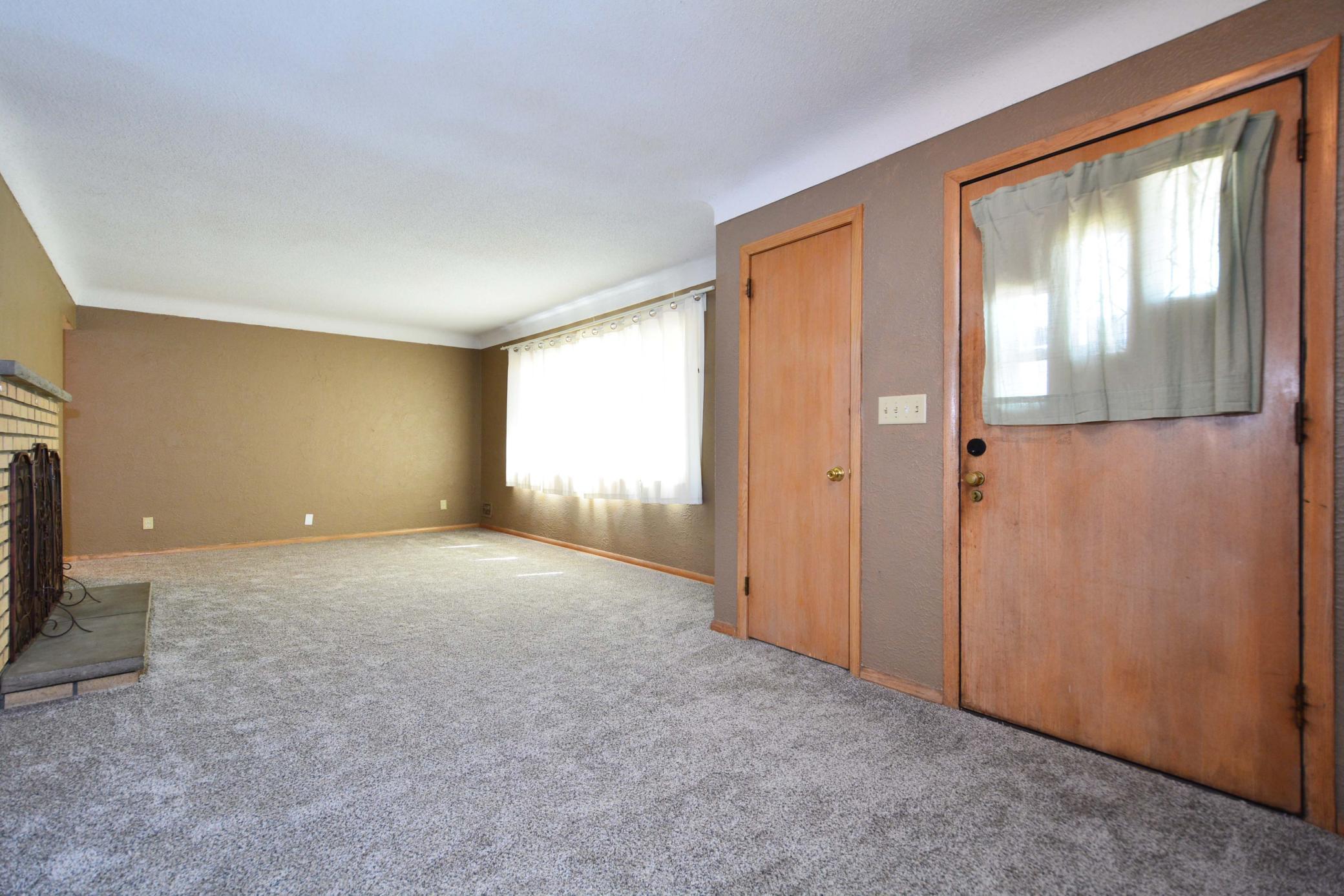 1483 3rd Street E Property Photo 4