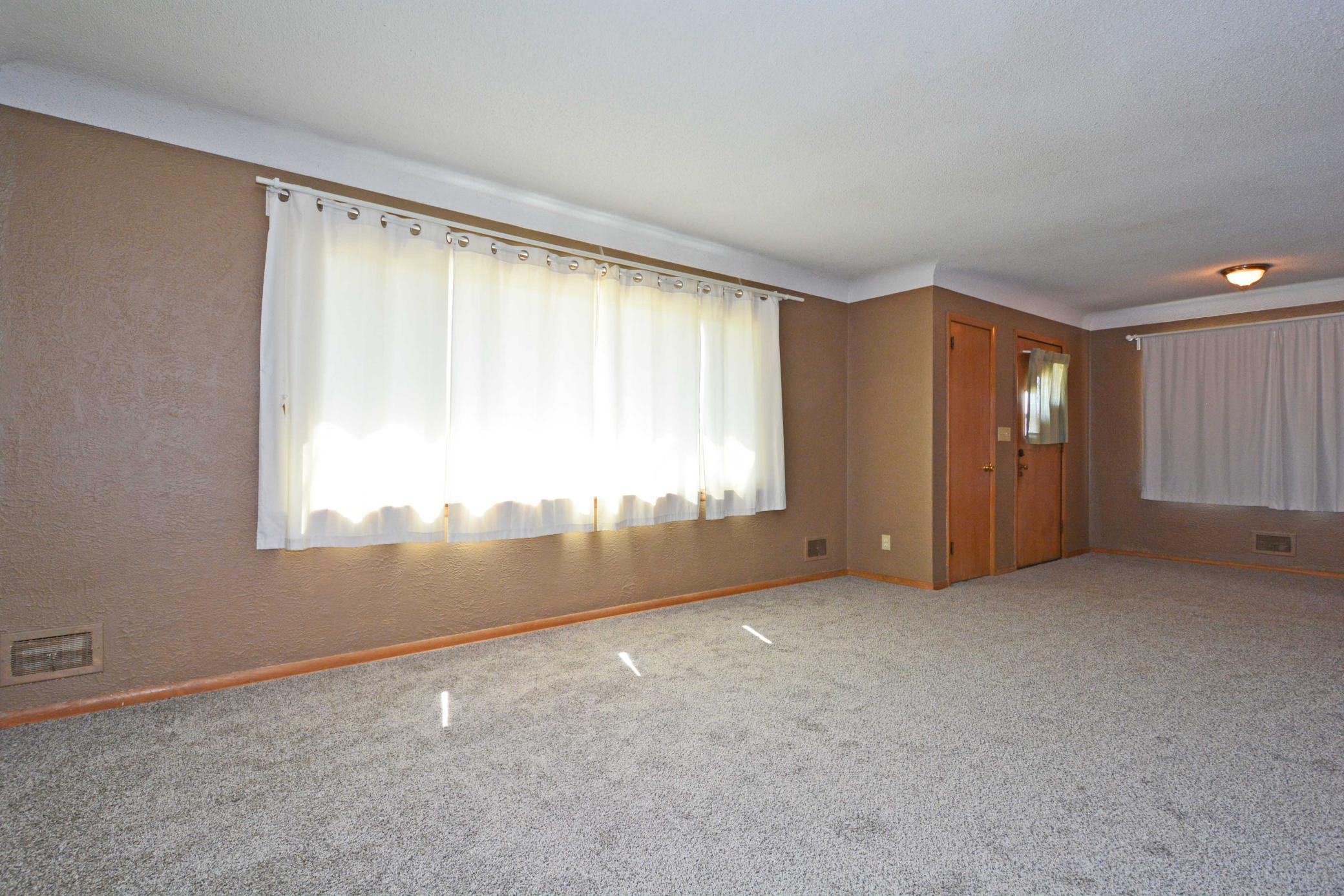 1483 3rd Street E Property Photo 5