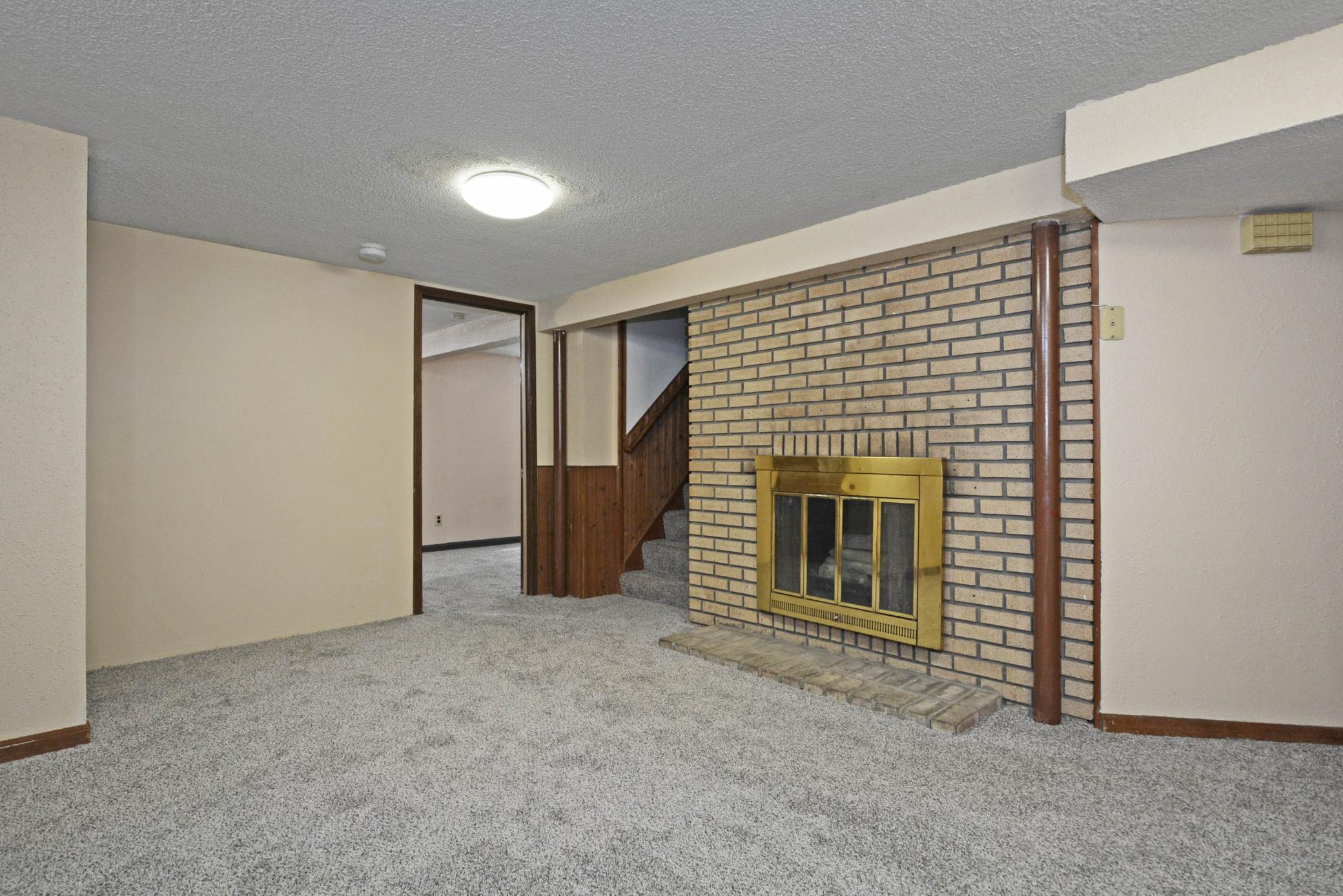 1483 3rd Street E Property Photo 23