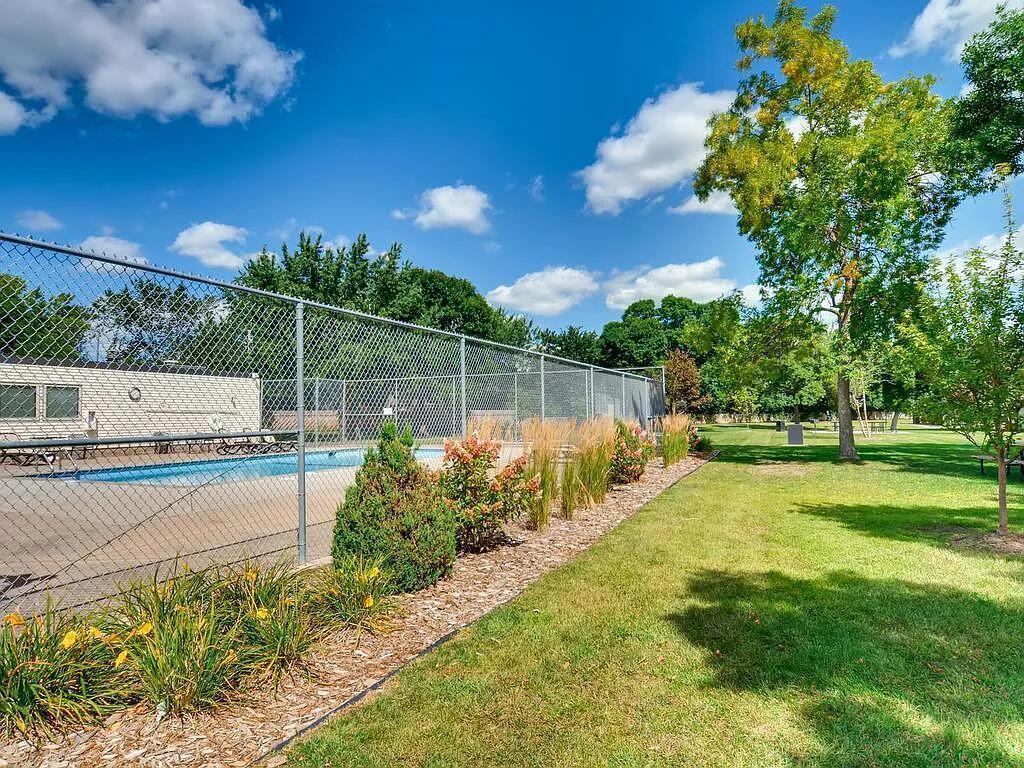 7332 72nd Lane N Property Photo 17