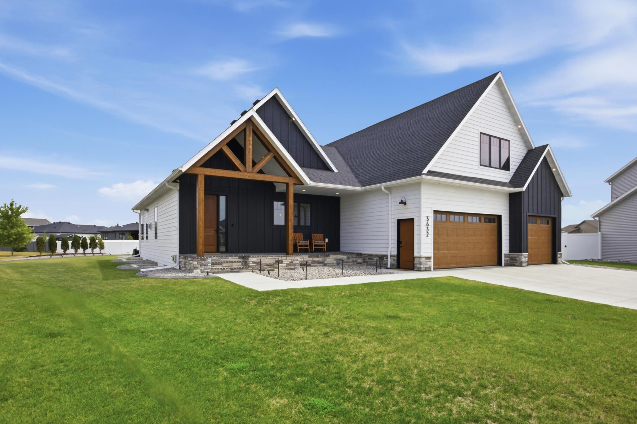 3632 Crimson Loop S Property Photo 2