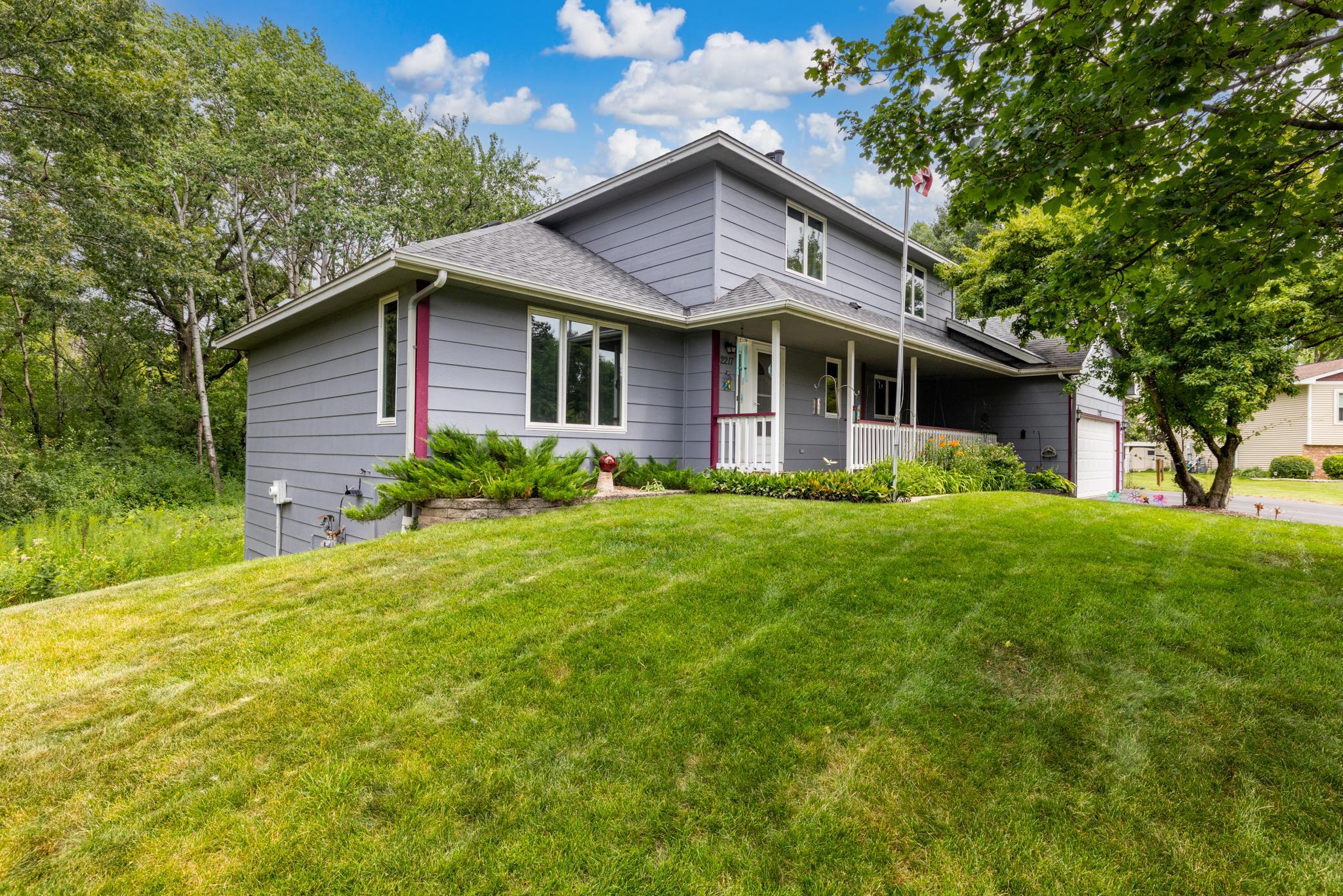 2217 Gentry Avenue N Property Photo 6