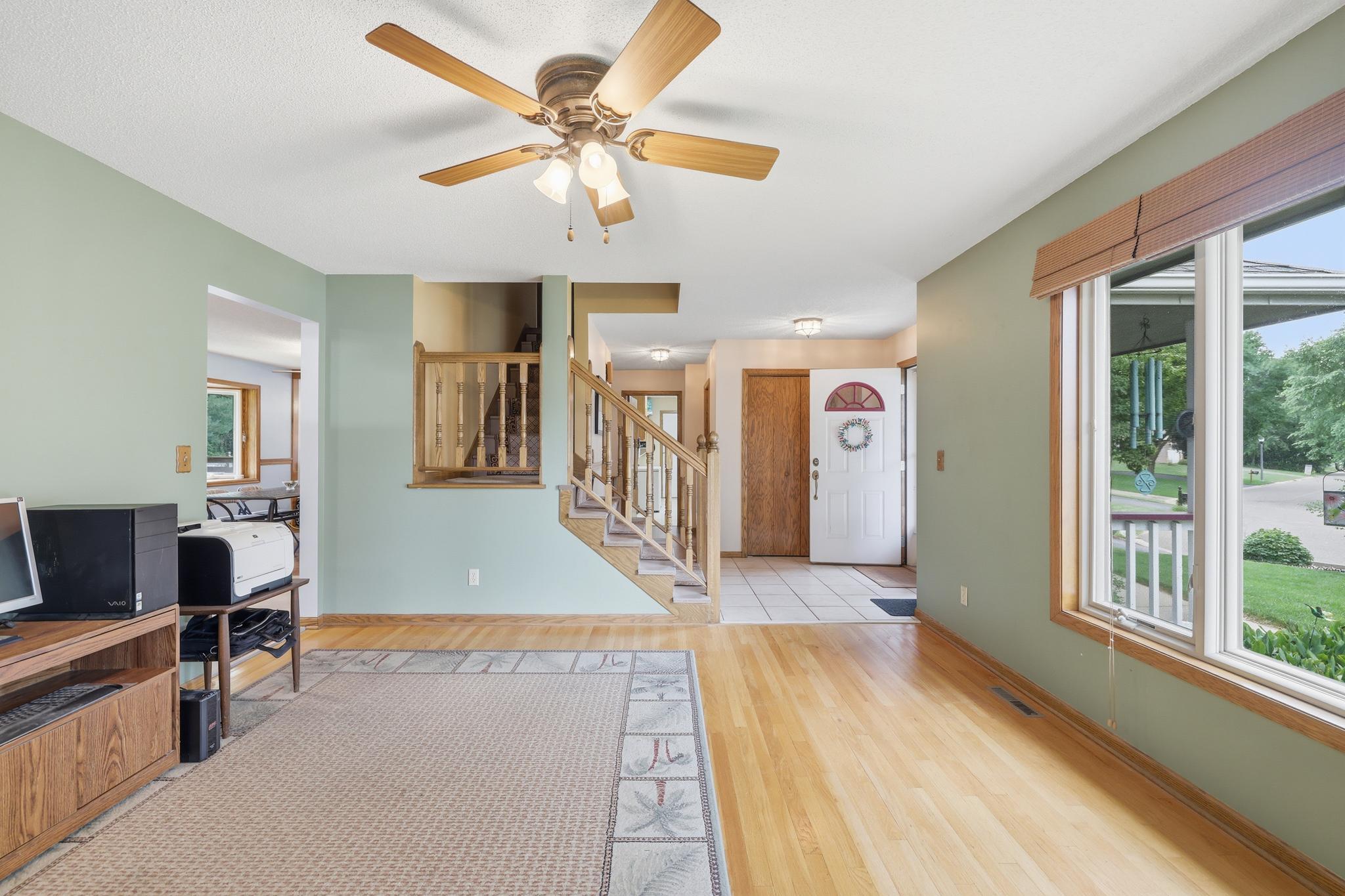 2217 Gentry Avenue N Property Photo 10