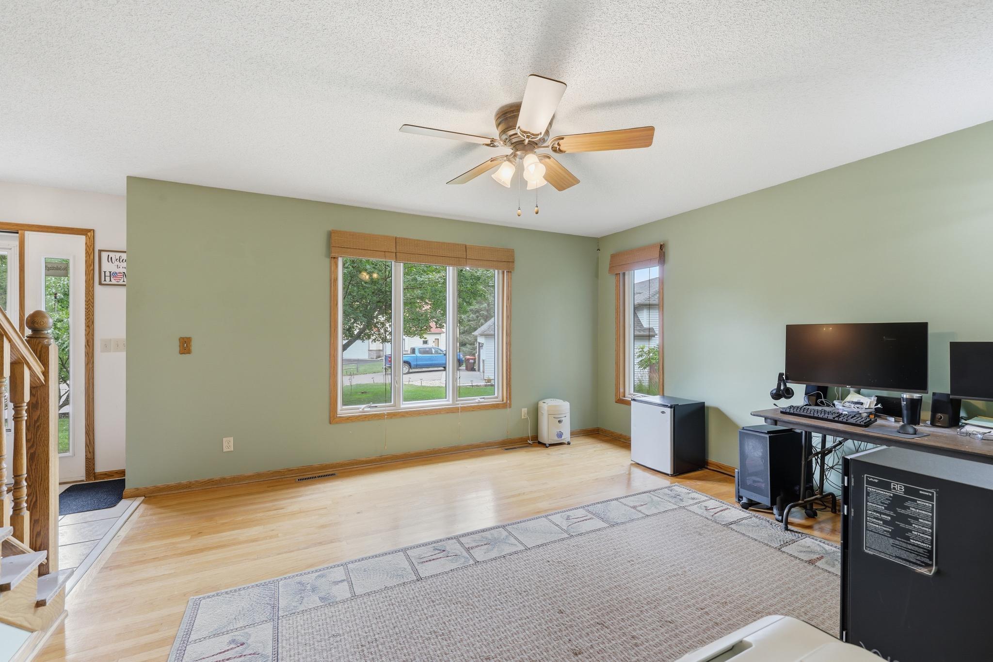 2217 Gentry Avenue N Property Photo 11