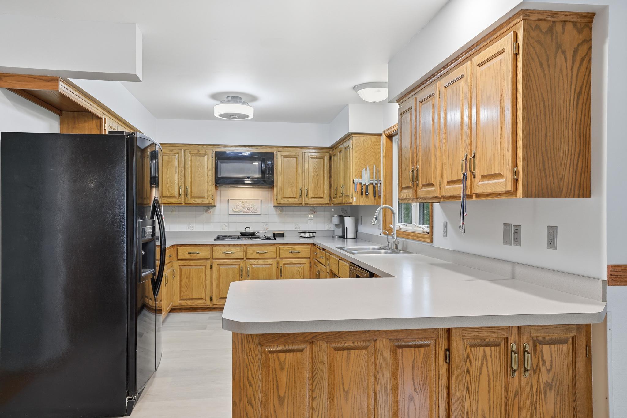2217 Gentry Avenue N Property Photo 12