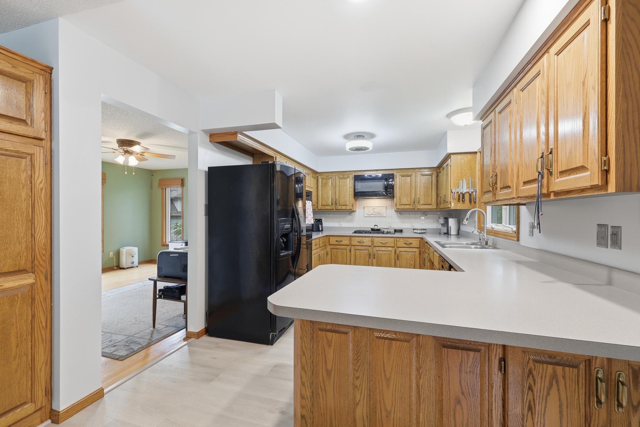 2217 Gentry Avenue N Property Photo 13