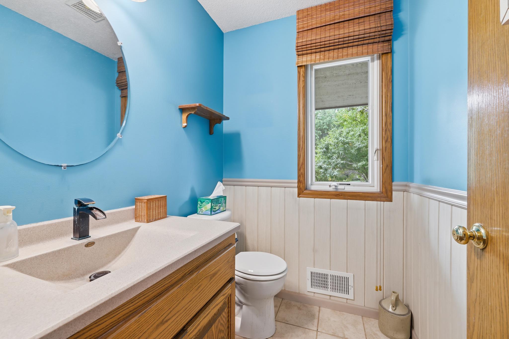 2217 Gentry Avenue N Property Photo 20